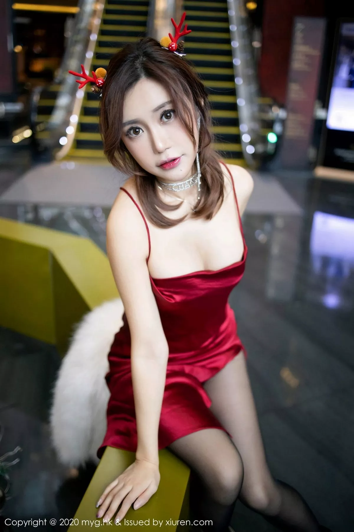 秀人集.com_[MyGirl美媛馆]Vol.471_女神绮里嘉ula圣诞主题私房半脱露无内黑丝裤袜诱惑写真74P