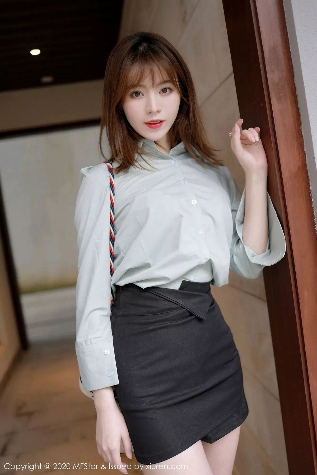 秀人集.com_[MFStar模范学院]Vol.429_嫩模yoo优优三亚旅拍都市职场OL主题黑短裙秀美腿性感写真57P