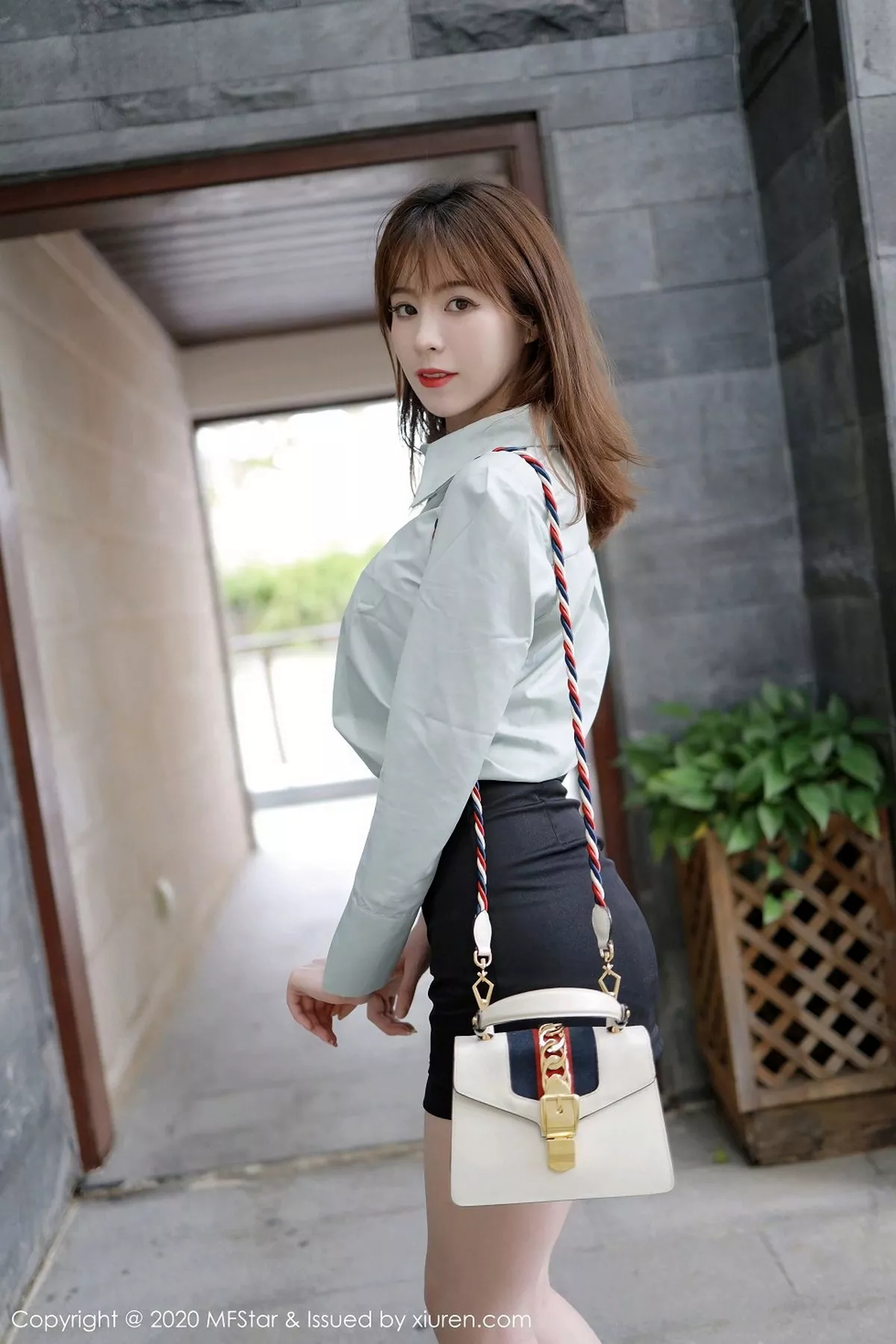 秀人集.com_[MFStar模范学院]Vol.429_嫩模yoo优优三亚旅拍都市职场OL主题黑短裙秀美腿性感写真57P