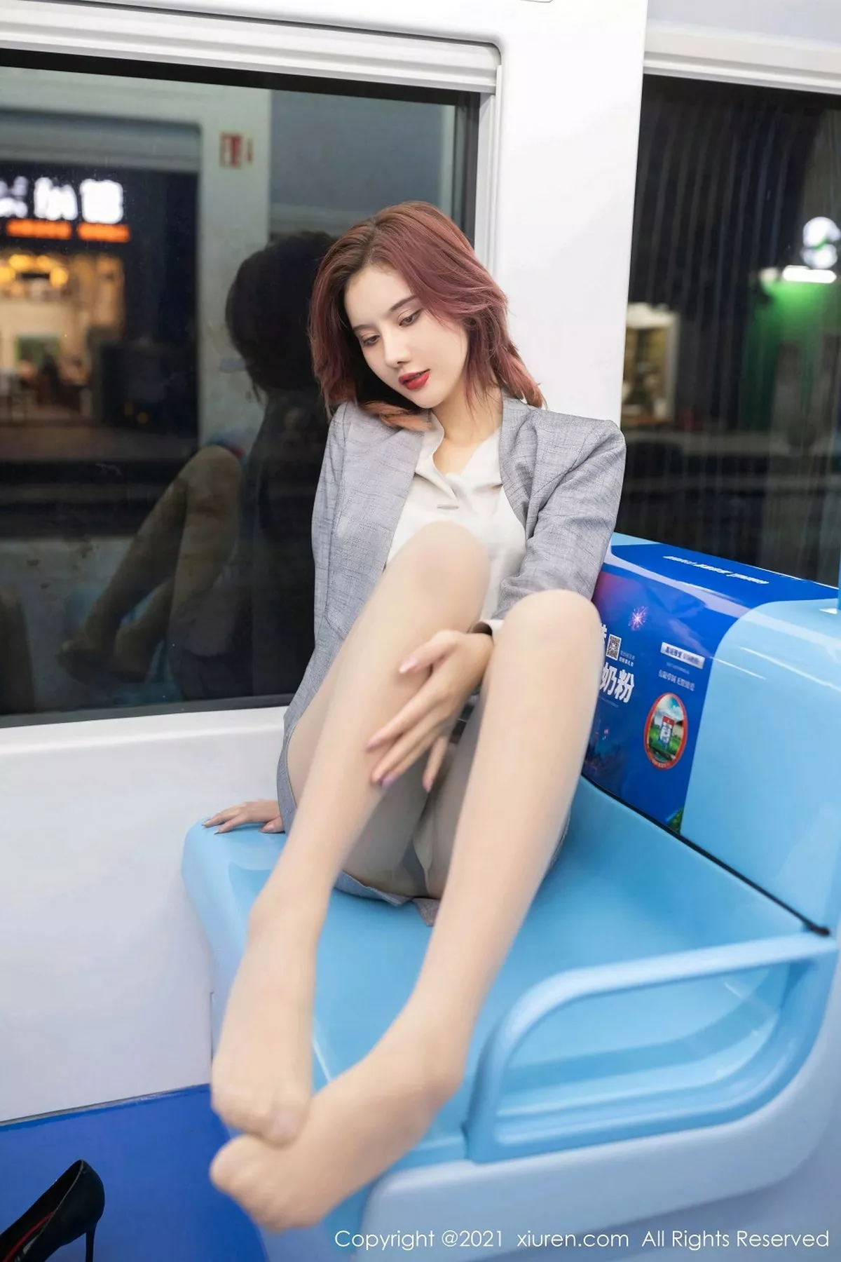 秀人集.com_[XiuRen秀人网]No.2979_女神就是阿朱啊三亚旅拍职场制服主题开档黑丝裤袜撩人诱惑写真66P