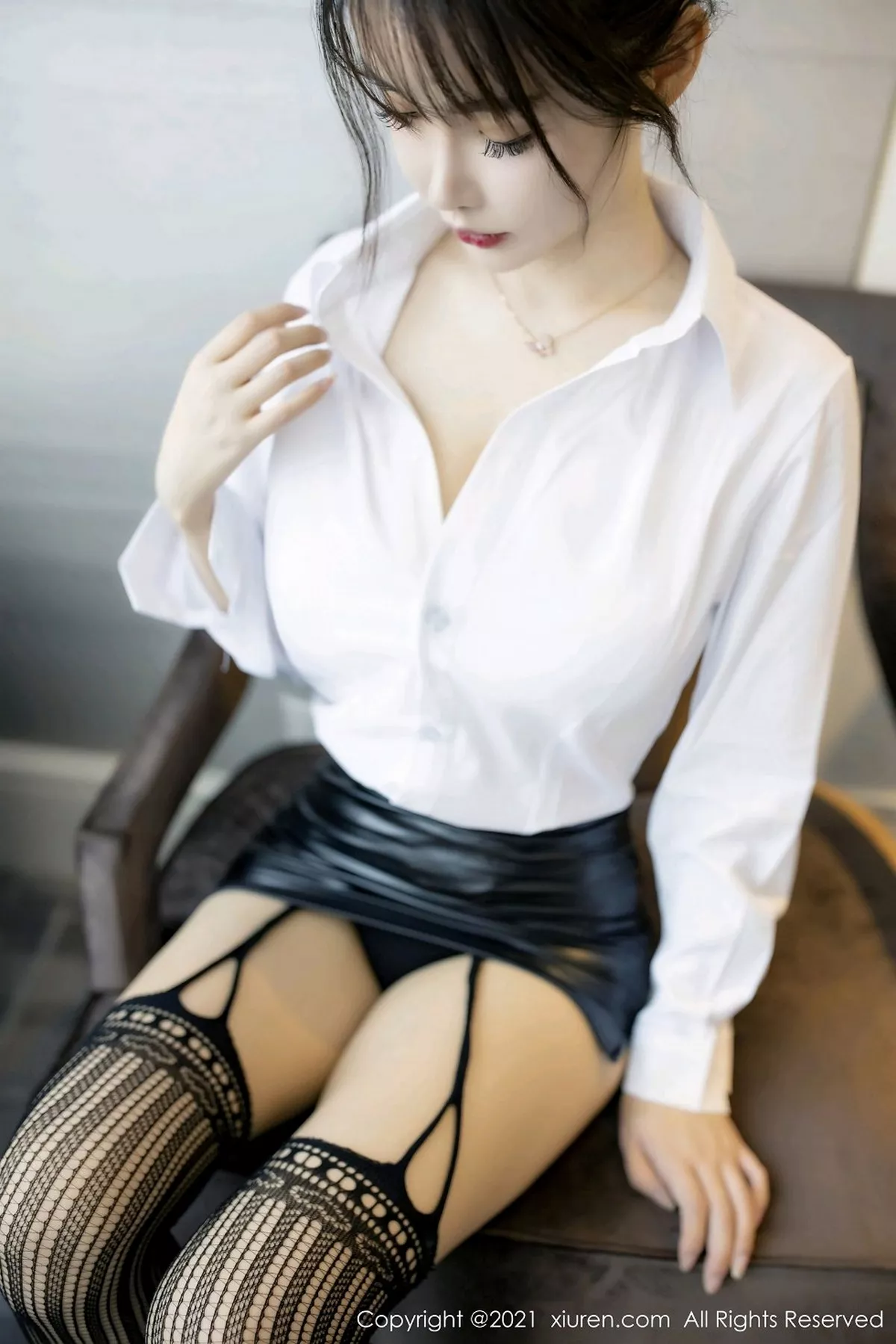 秀人集.com_[XiuRen秀人网]No.2976_嫩模南初妹妹经典秘书职业装主题白衬衣配黑短裙秀美腿诱惑写真53P