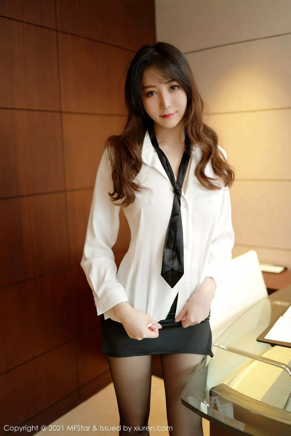 秀人集.com_[MFStar模范学院]Vol.433_嫩模水水er私房白衬衫配黑短裙露开档黑丝裤袜诱惑写真41P