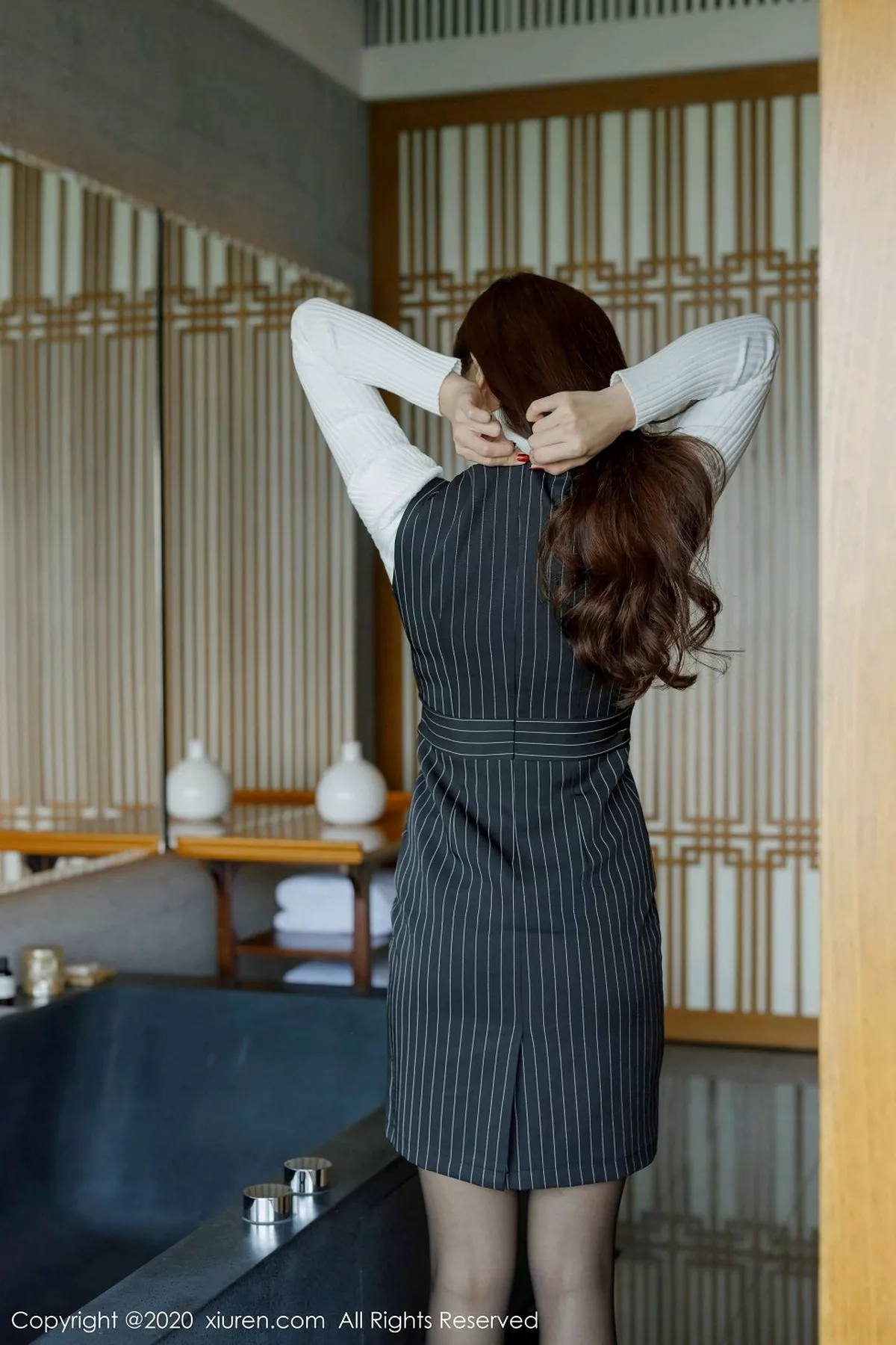 秀人集.com_[XiuRen秀人网]No.2910_嫩模杨紫嫣Cynthia职场女老板主题半脱露开档黑丝裤袜诱惑写真66P