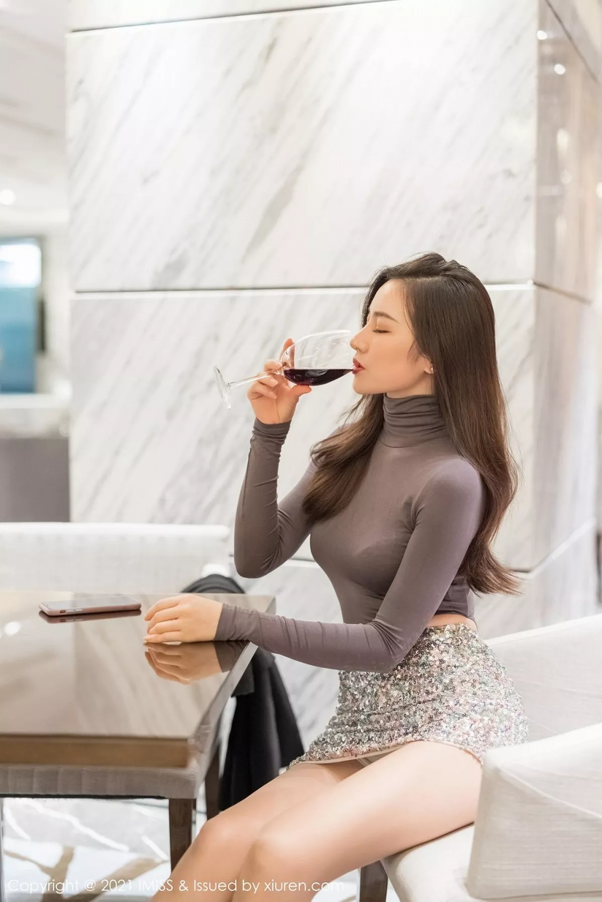 秀人集.com_[IMISS爱蜜社]Vol.540_气质美女Vanessa都市OL典雅服饰露性感内衣秀完美身材写真54P