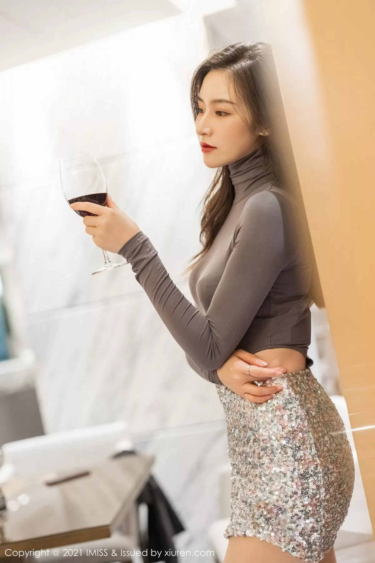秀人集.com_[IMISS爱蜜社]Vol.540_气质美女Vanessa都市OL典雅服饰露性感内衣秀完美身材写真54P