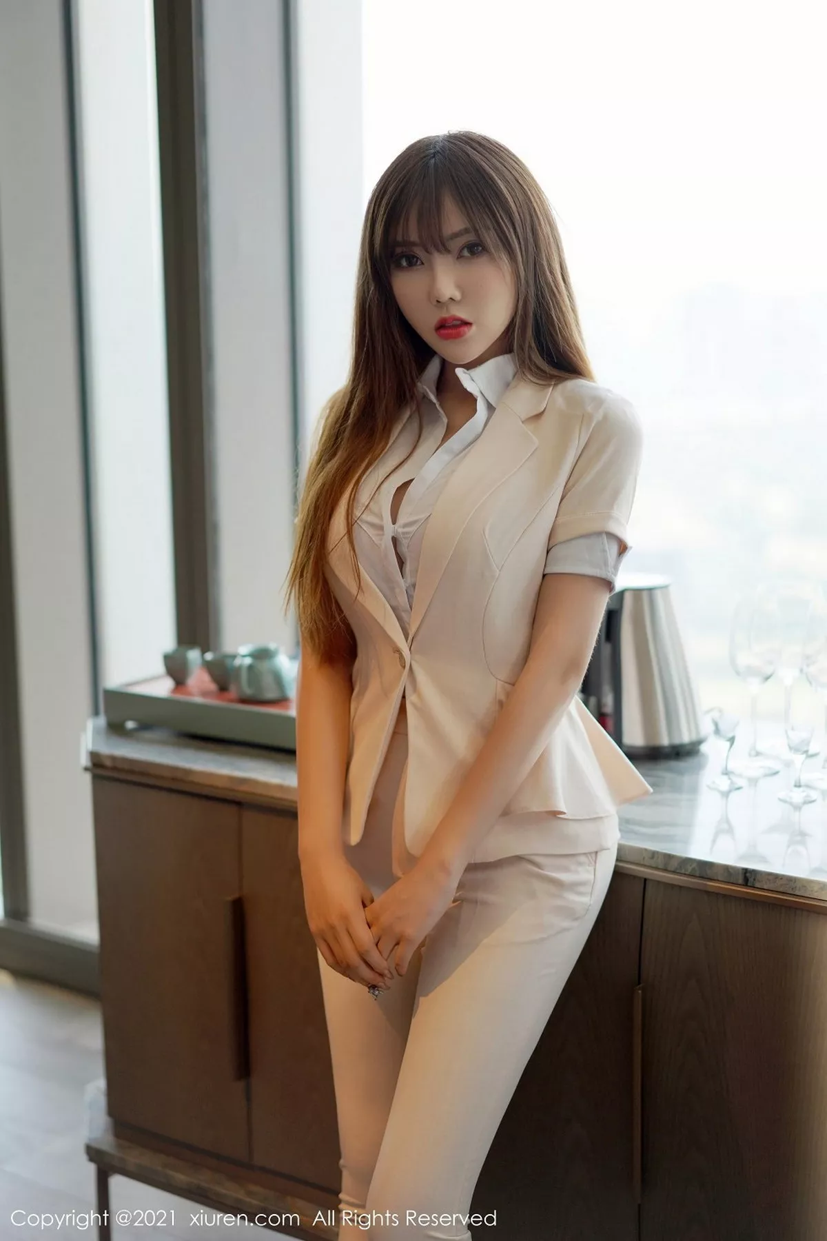 秀人集.com_[XiuRen秀人网]No.2990_嫩模萌汉药baby江浙沪旅拍白衬衣配无内肉丝裤袜秀翘臀诱惑写真40P