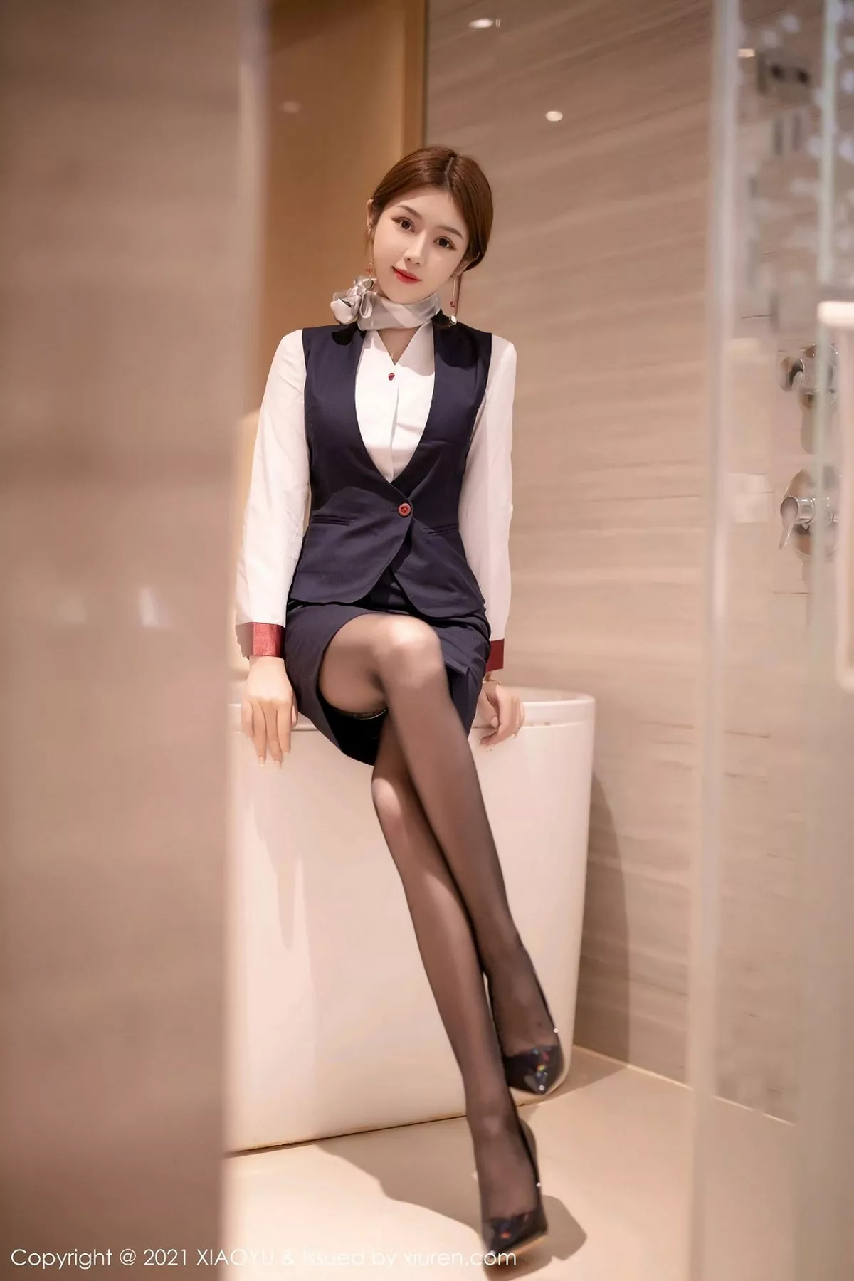 秀人集.com_[XiaoYu画语界]Vol.449_嫩模梦梵经典空乘制服半脱露红色内衣蕾丝吊袜撩人诱惑写真77P