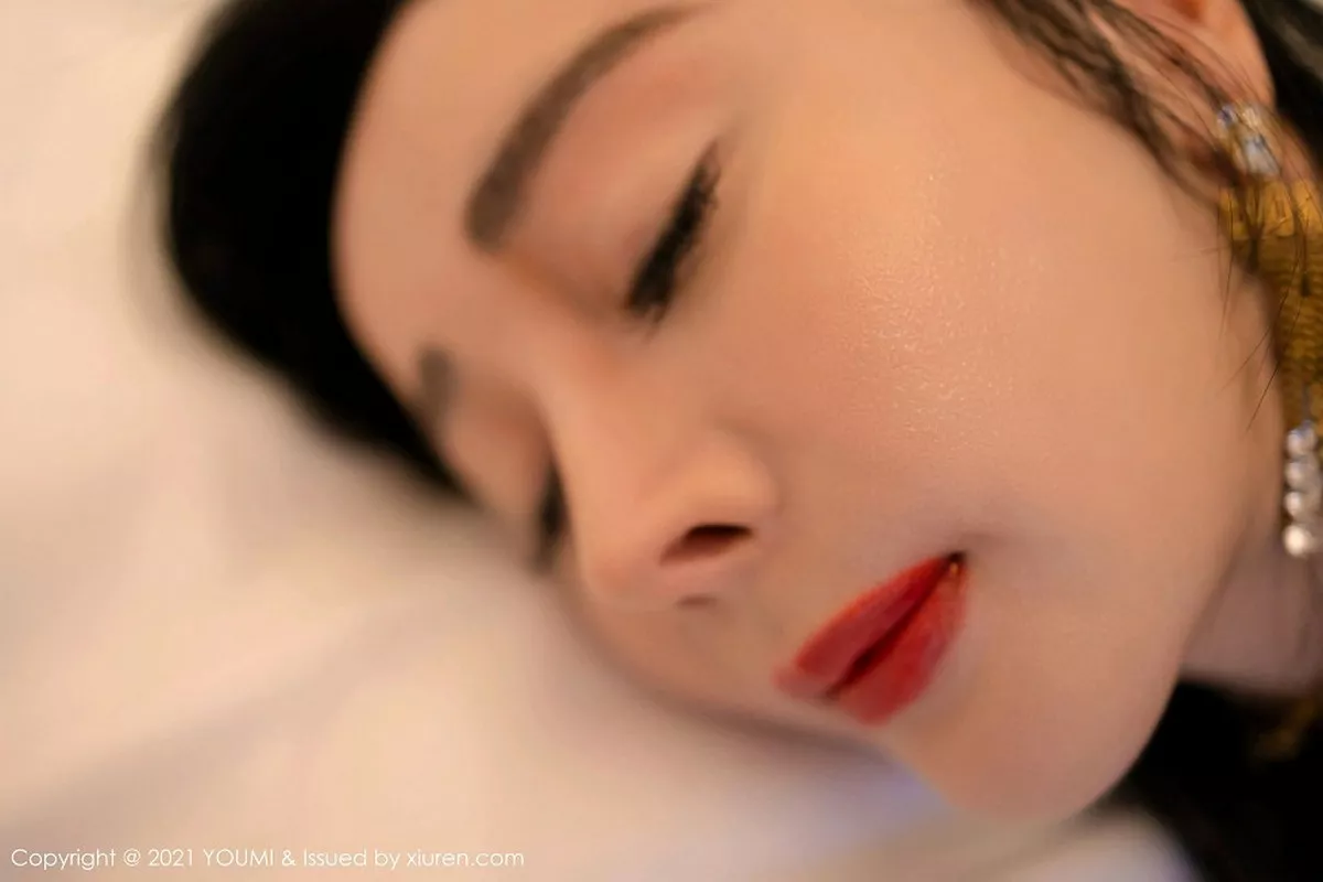 秀人集.com_[YouMi尤蜜荟]Vol.587_嫩模允爾厦门旅拍剧情主题床上镂空内衣秀火辣身材诱惑写真114P