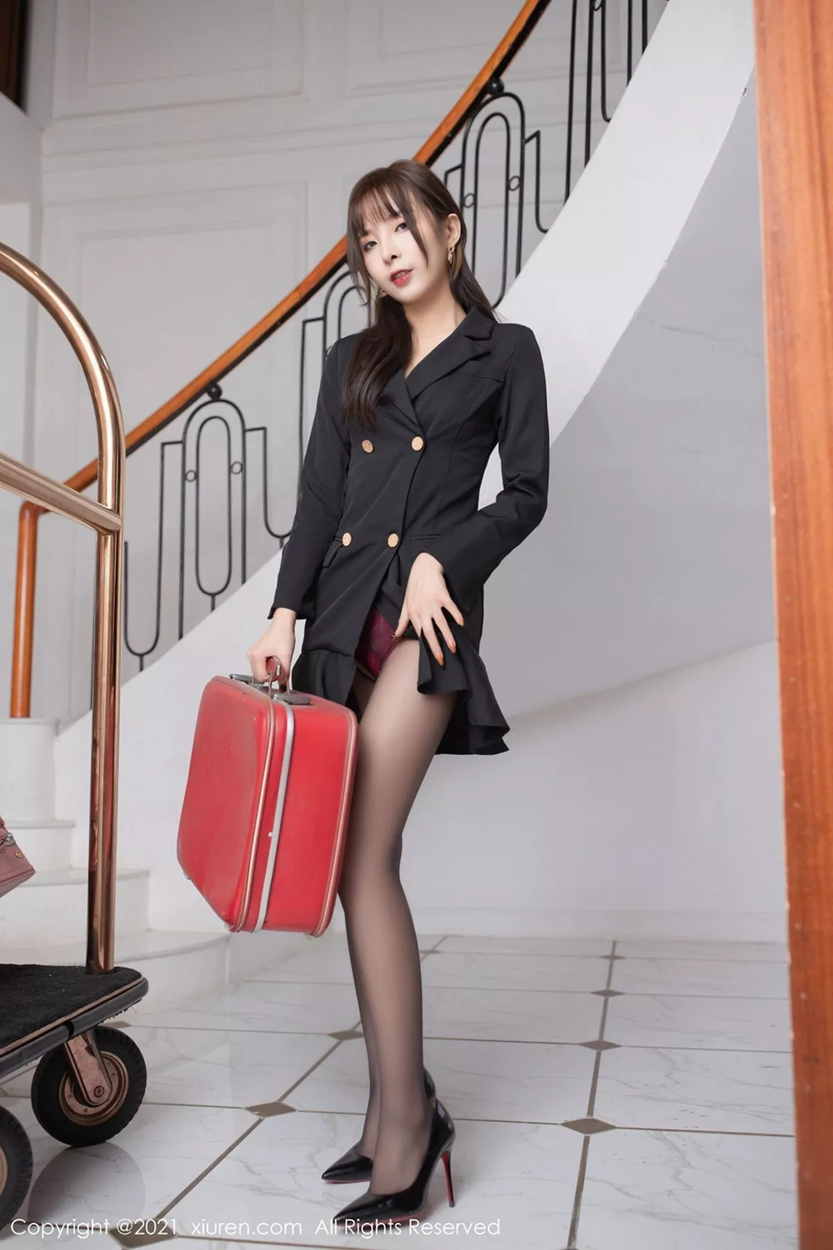 秀人集.com_[XiuRen秀人网]No.3002_嫩模陈小喵酒店行李员主题脱开档黑丝裤袜秀翘臀撩人诱惑写真66P