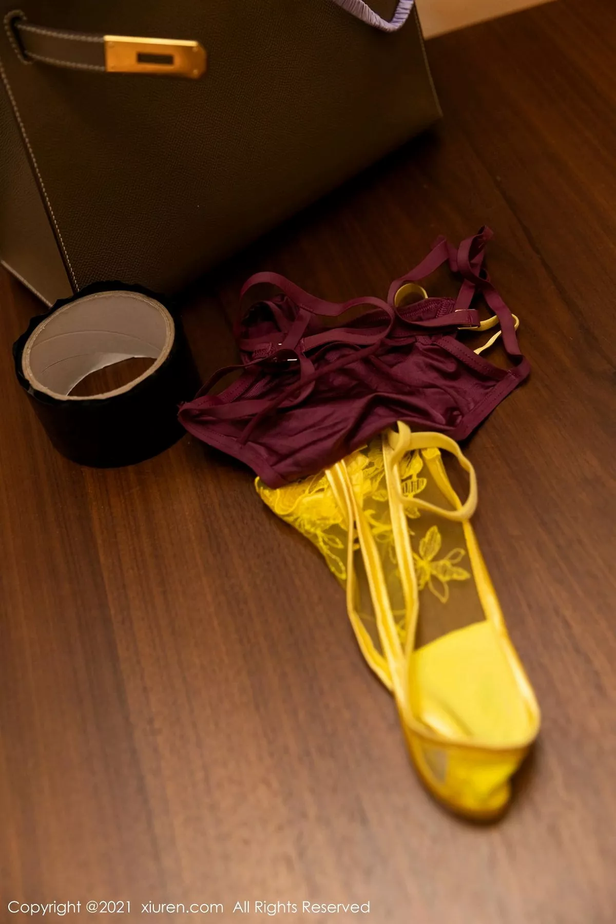 秀人集.com_[XiuRen秀人网]No.3006_女神Egg_尤妮丝居家女友主题开档肉丝裤袜秀丰胸肥臀诱惑写真66P