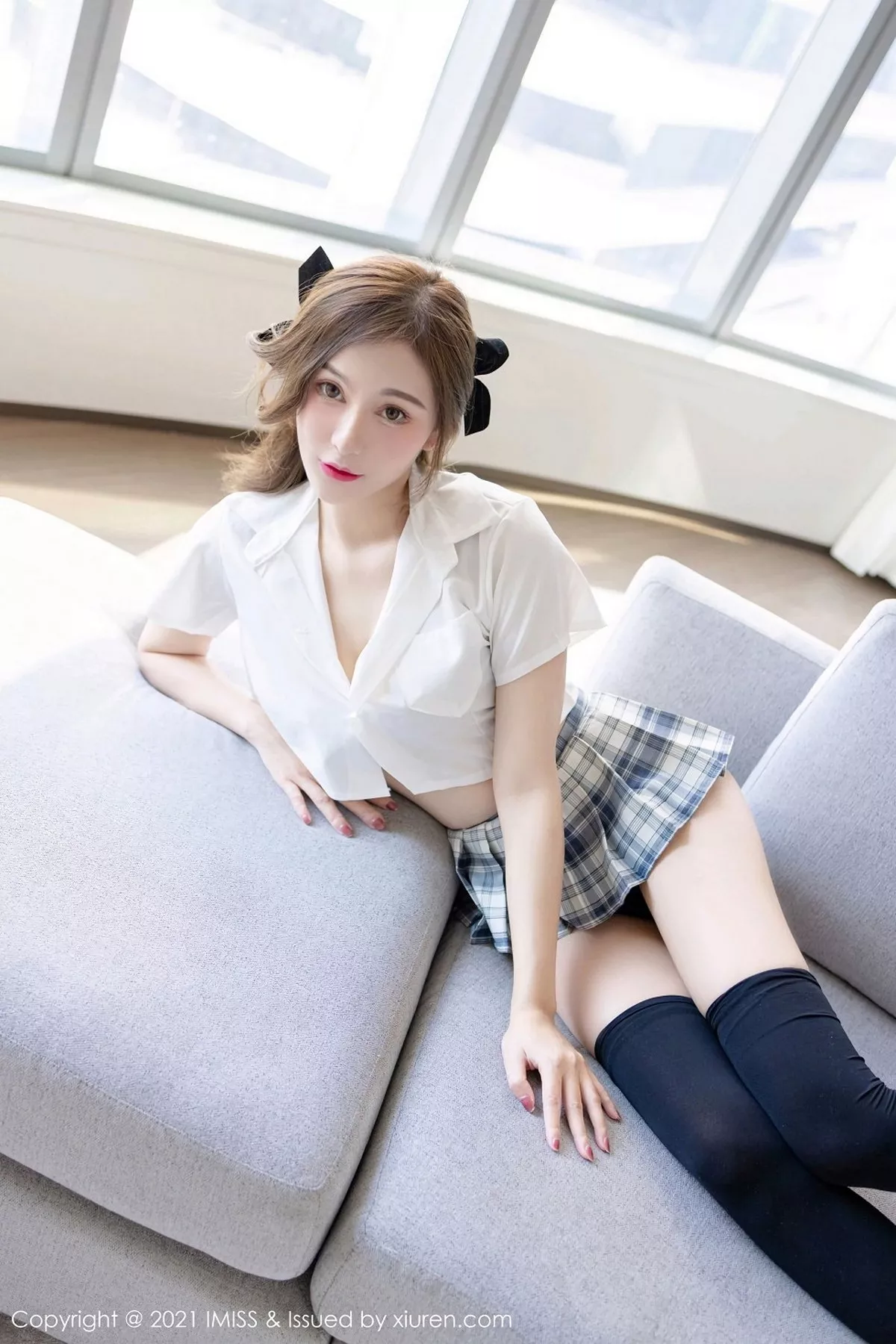 秀人集.com_[IMISS爱蜜社]Vol.543_气质女神Lavinia肉JK制服配黑丝筒袜露性感内衣诱惑写真61P