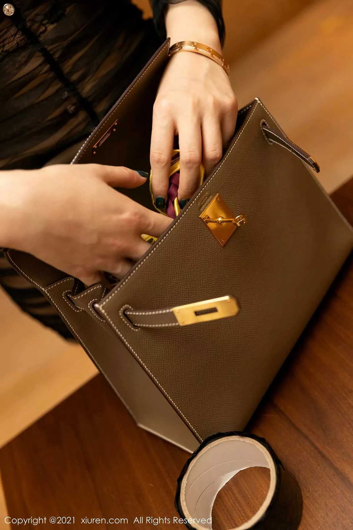 秀人集.com_[XiuRen秀人网]No.3006_女神Egg_尤妮丝居家女友主题开档肉丝裤袜秀丰胸肥臀诱惑写真66P