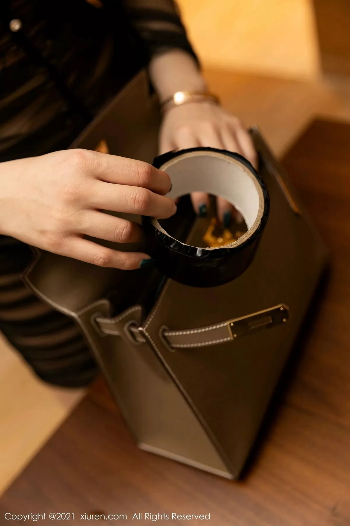 秀人集.com_[XiuRen秀人网]No.3006_女神Egg_尤妮丝居家女友主题开档肉丝裤袜秀丰胸肥臀诱惑写真66P