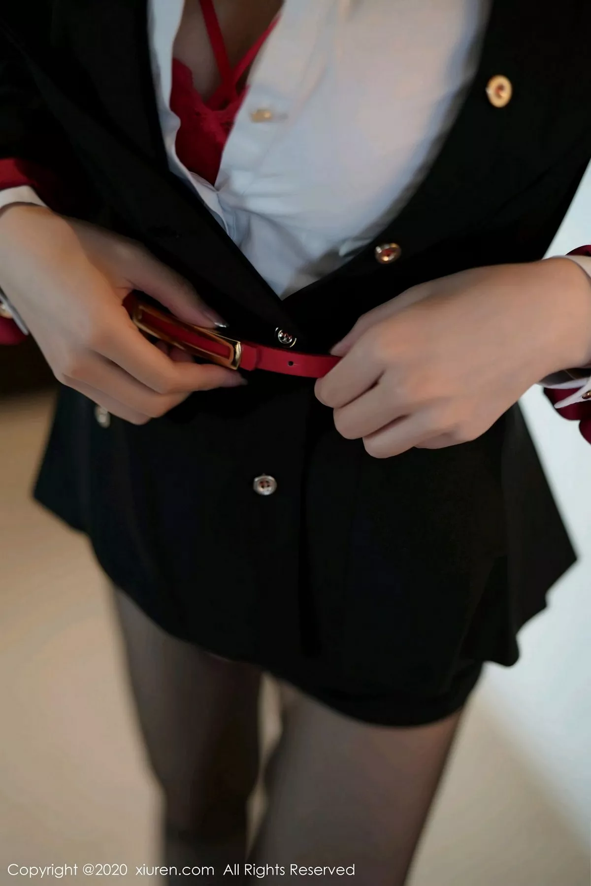 秀人集.com_[XiuRen秀人网]No.2915_女神周于希Sandy空姐真实场景剧情主题红色内衣配黑丝诱惑写真106P