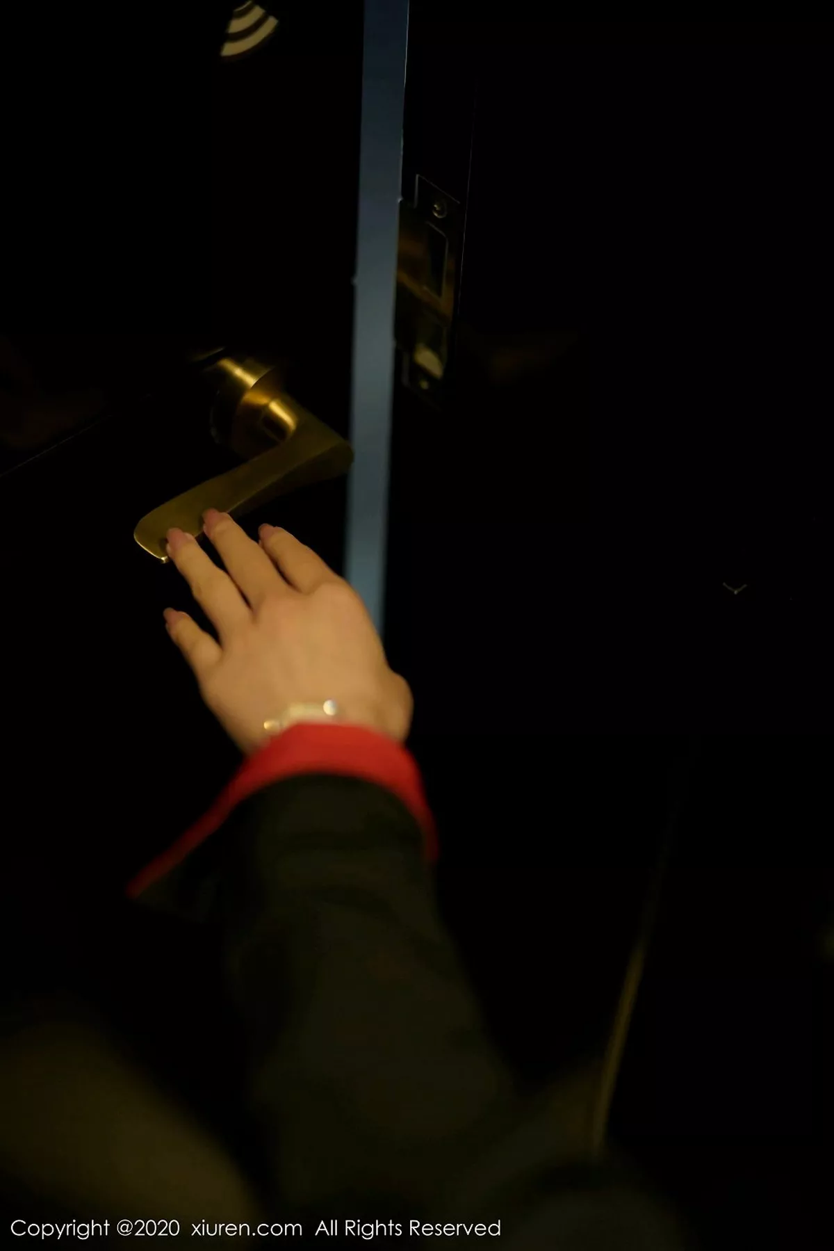 秀人集.com_[XiuRen秀人网]No.2915_女神周于希Sandy空姐真实场景剧情主题红色内衣配黑丝诱惑写真106P