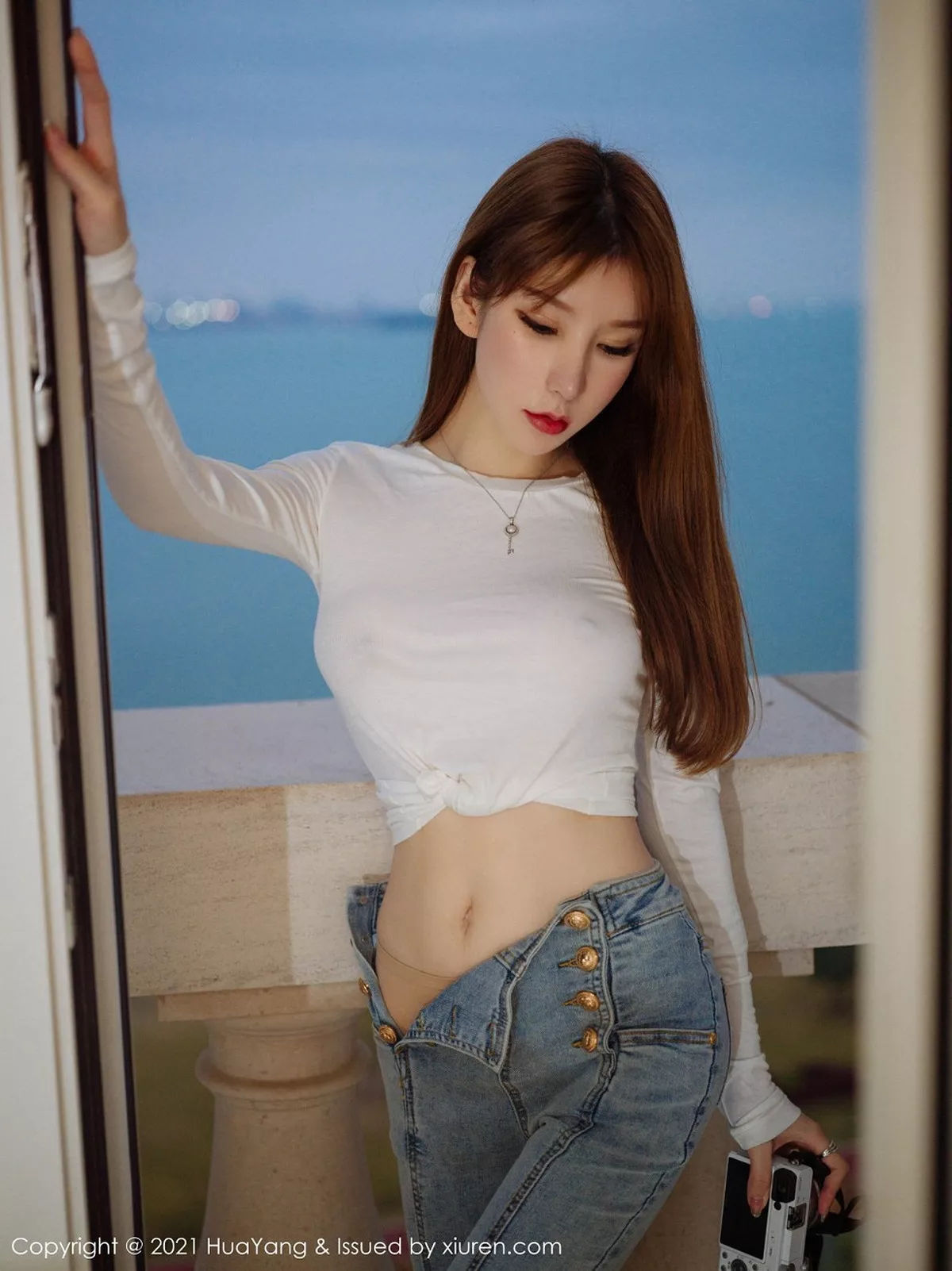 秀人集.com_[HuaYang花漾]Vol.357_女神周于希Sandy厦门旅拍薄透白色T真空激凸撩人诱惑写真71P