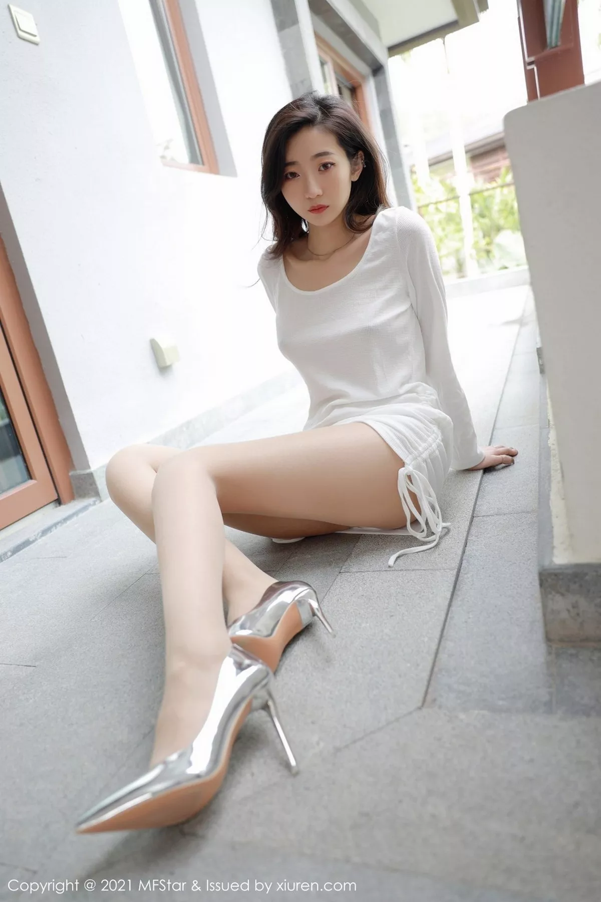 秀人集.com_[MFStar模范学院]Vol.446_嫩模安琪Yee三亚旅拍薄透白色上衣配朦胧肉丝袜极致魅惑写真50P