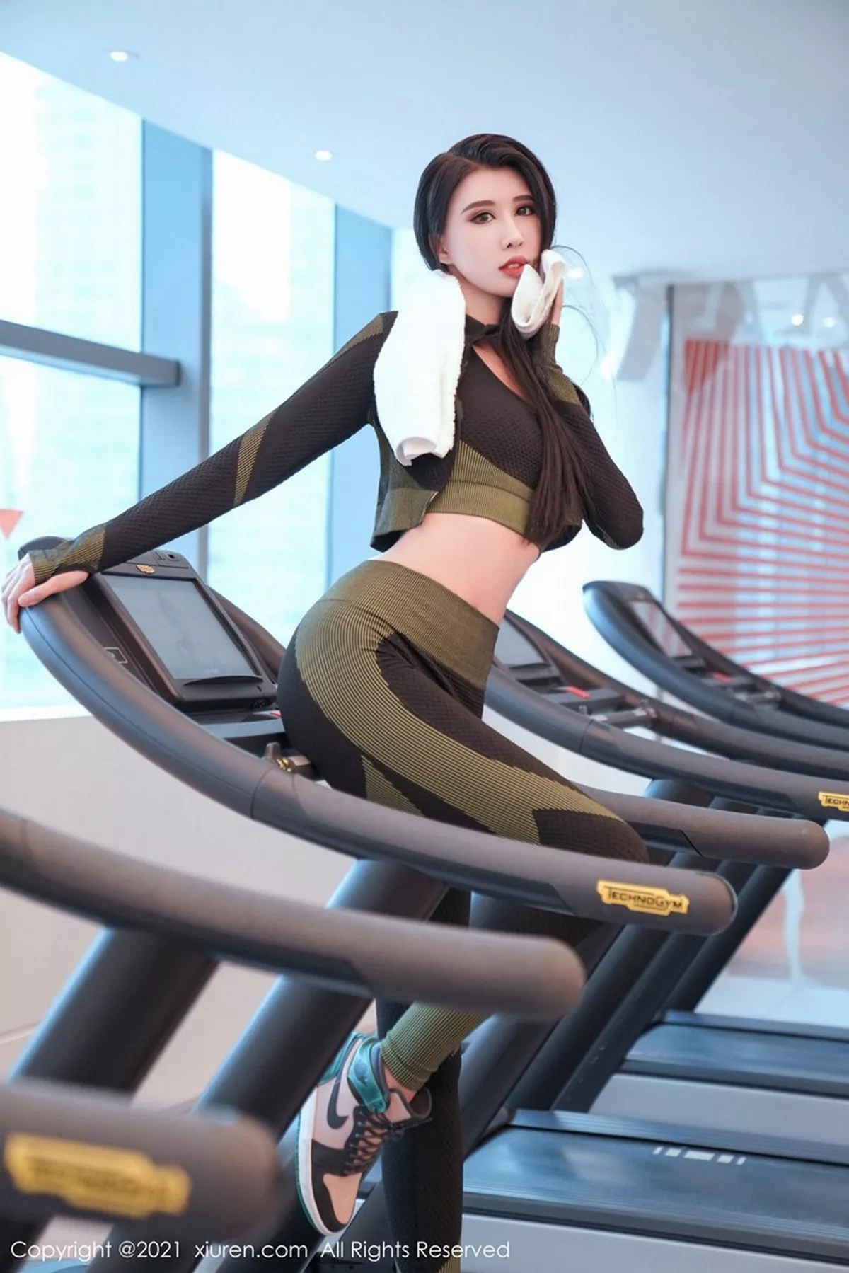 秀人集.com_[XiuRen秀人网]No.3040_嫩模葛征江浙沪旅拍健身房主题紧身运动装秀完美曲线性感写真56P