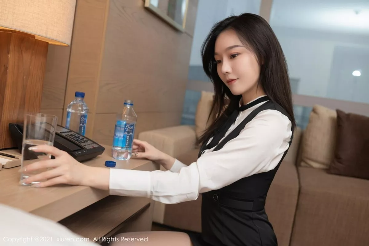 秀人集.com_[XiuRen秀人网]No.3042_嫩模安然Maleah房务经理主题脱白衬衣露蕾丝内衣诱惑写真86P