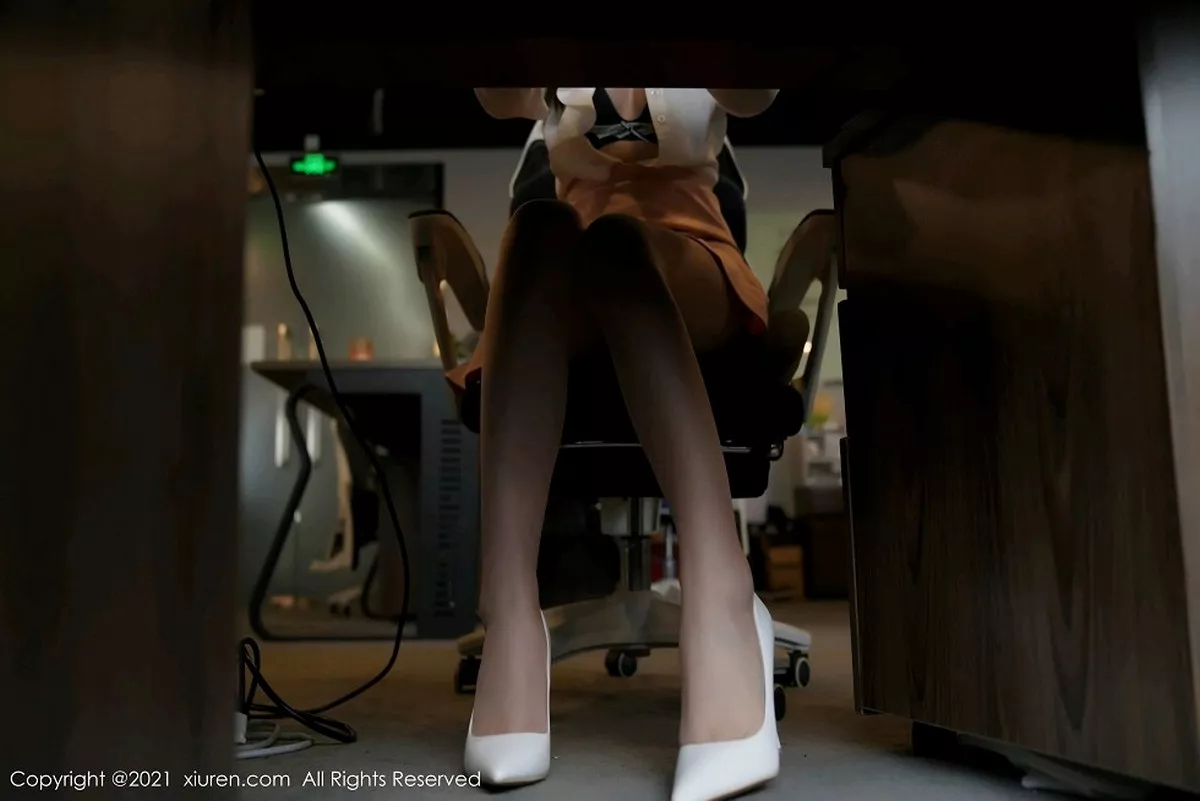 秀人集.com_[XiuRen秀人网]No.3046_女神周于希Sandy办公室前台主题粉色短裙下薄透肉丝诱惑写真100P