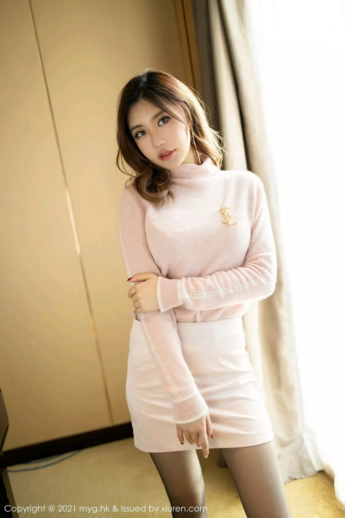 秀人集.com_[MyGirl美媛馆]Vol.484_女神Carina梦绮私房半脱露性感内衣配开档黑丝裤袜诱惑写真82P