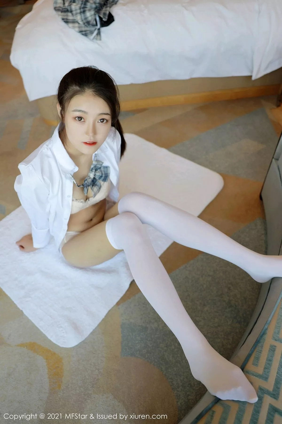 秀人集.com_[MFStar模范学院]Vol.448_嫩模Laura苏雨彤清纯格子JK制服半脱露性感内衣诱惑写真40P