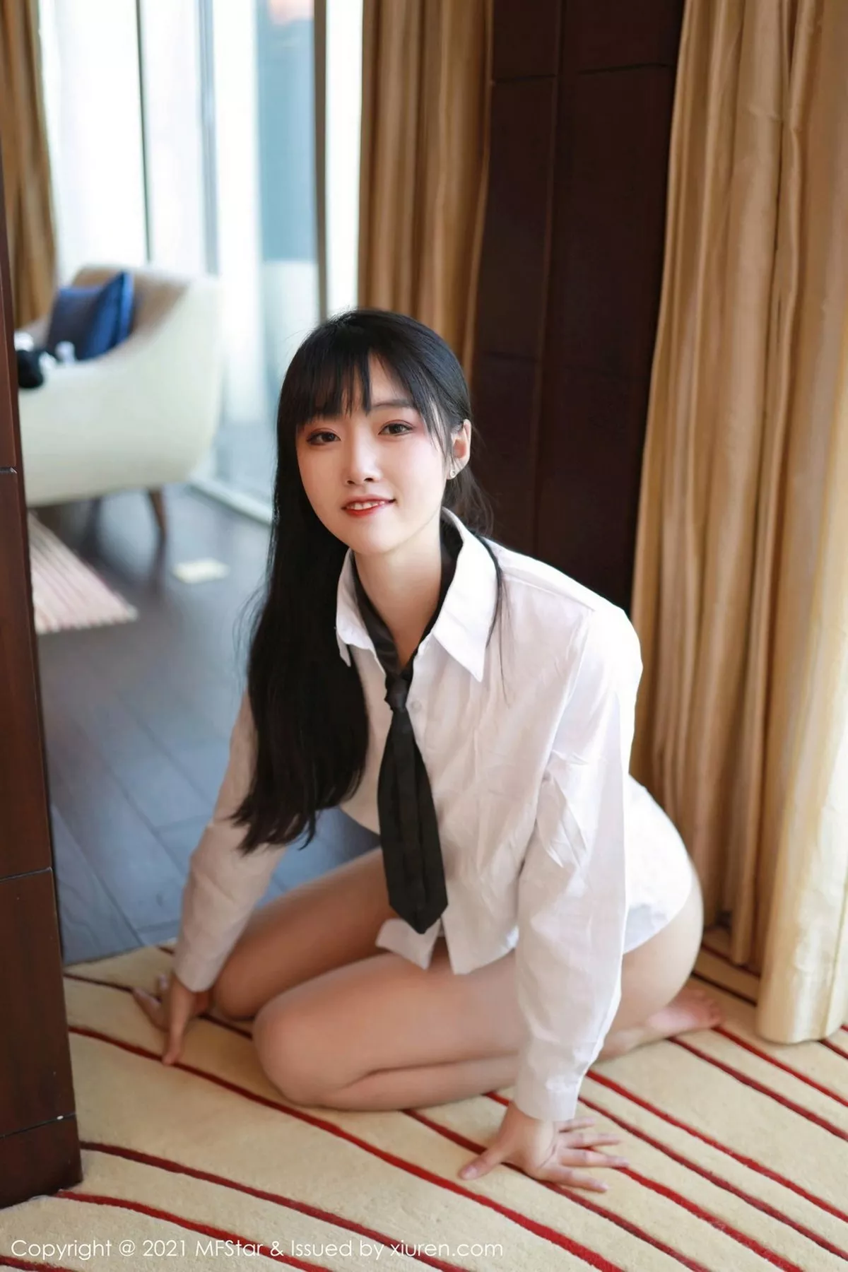 秀人集.com_[MFStar模范学院]Vol.449_嫩模锅包又you白衬衫黑短裙主题脱黑丝裤袜露翘臀诱惑写真51P