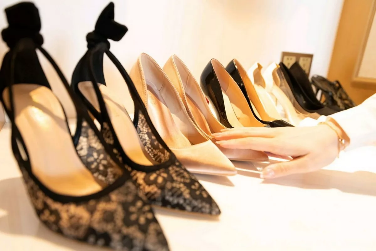 秀人集.com_[XiuRen秀人网]No.3063_女神周于希Sandy厦门旅拍剧情人妻主题半脱露火辣身材诱惑写真122P