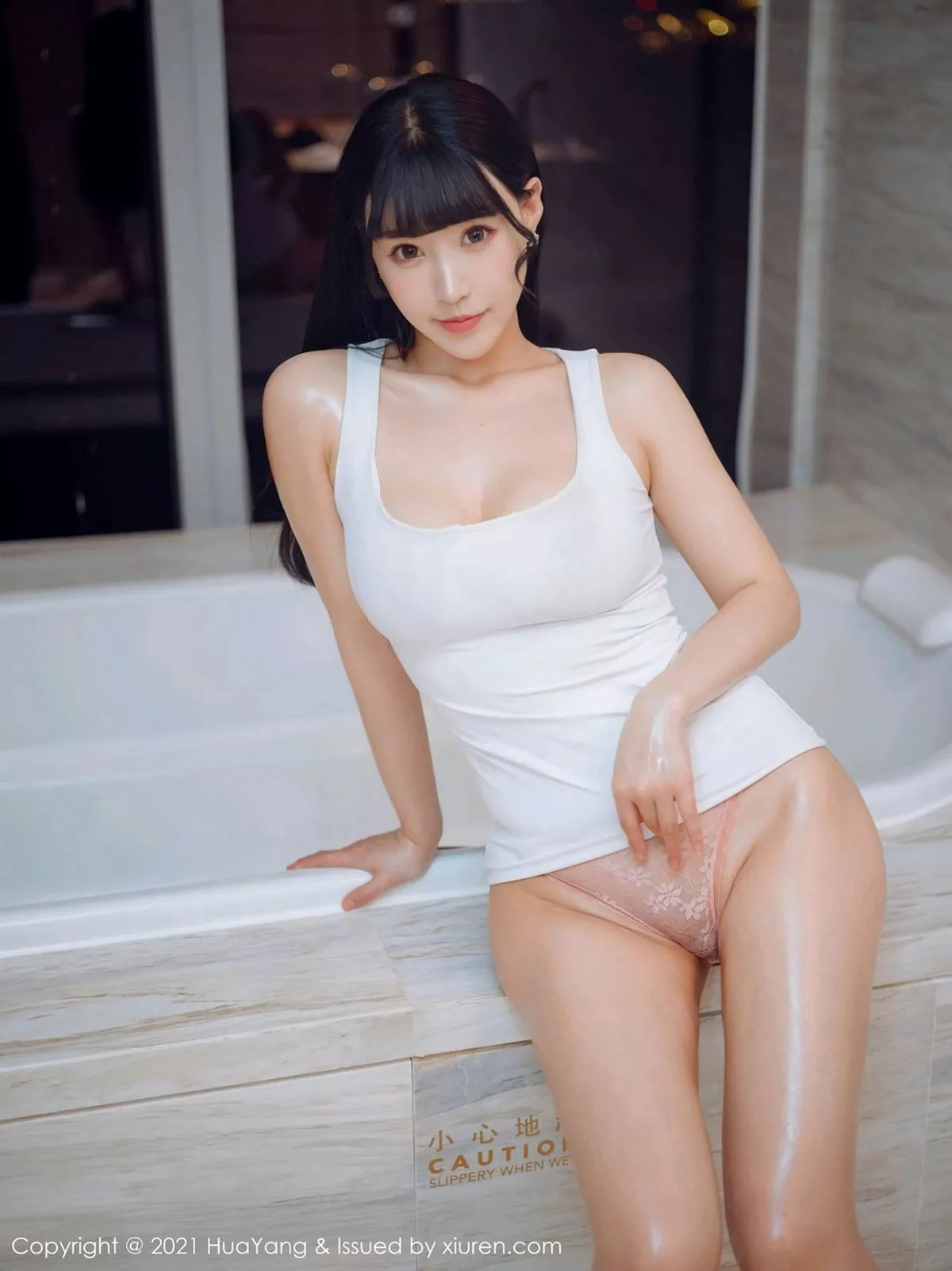 秀人集.com_[HuaYang花漾]Vol.360_女神朱可儿Flower厦门旅拍白色低胸服饰秀凹凸惹火身材诱惑写真63P