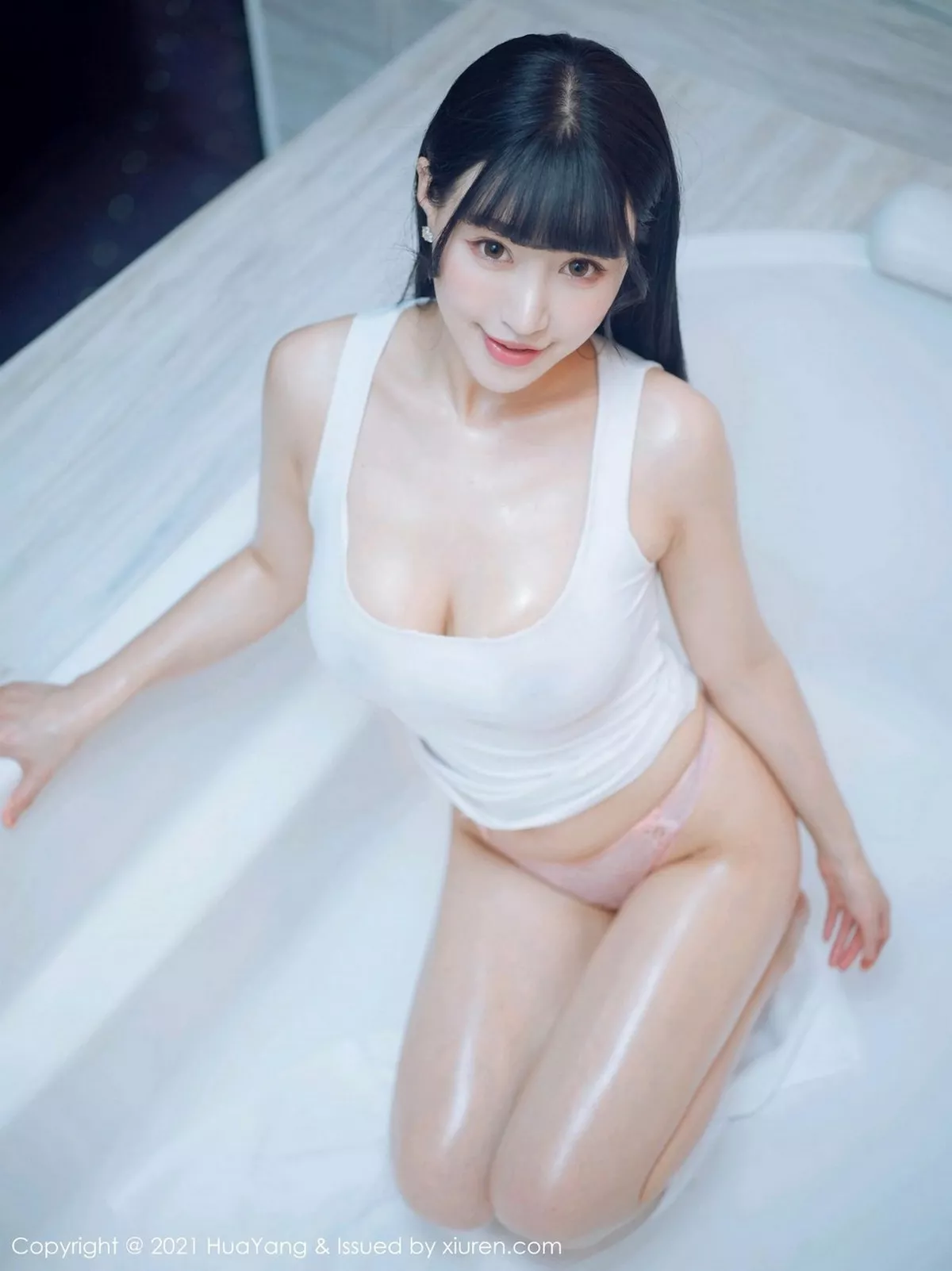 秀人集.com_[HuaYang花漾]Vol.360_女神朱可儿Flower厦门旅拍白色低胸服饰秀凹凸惹火身材诱惑写真63P