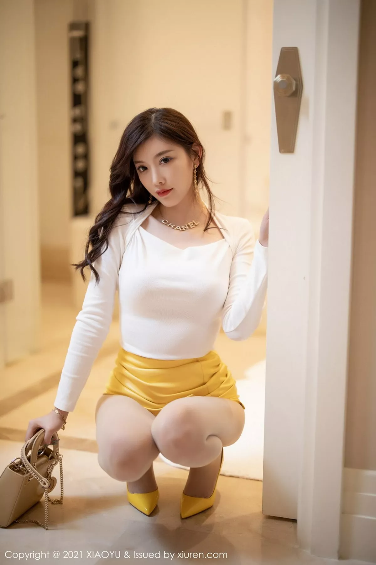 秀人集.com_[XiaoYu画语界]Vol.464_女神杨晨晨sugar成都旅拍私房超薄开档肉丝裤袜秀翘臀诱惑写真86P