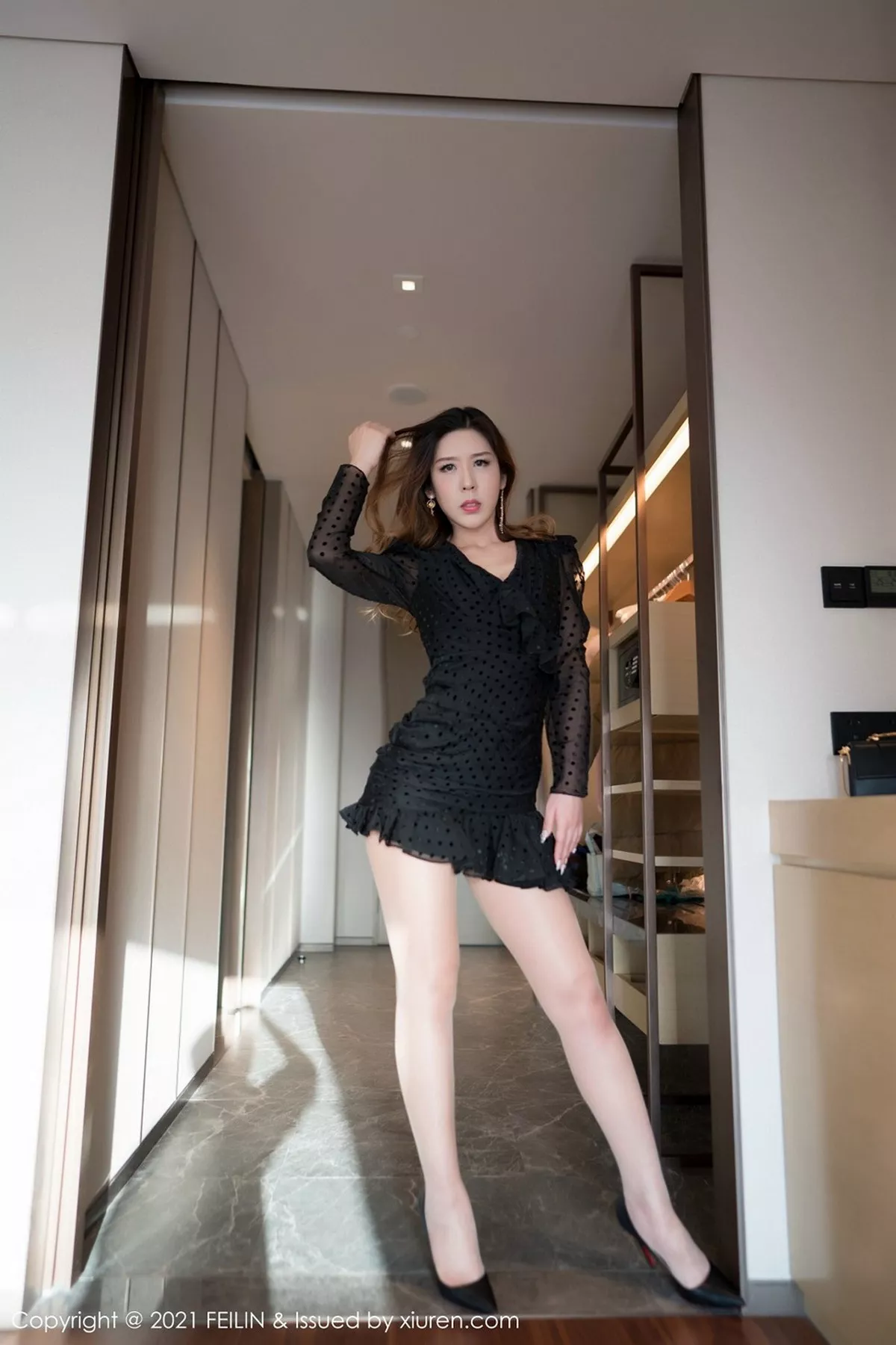 秀人集.com_[FeiLin嗲囡囡]VOL.373_嫩模Isabelle贵贵私房狂野豹纹内衣秀完美身材迷人诱惑写真43P