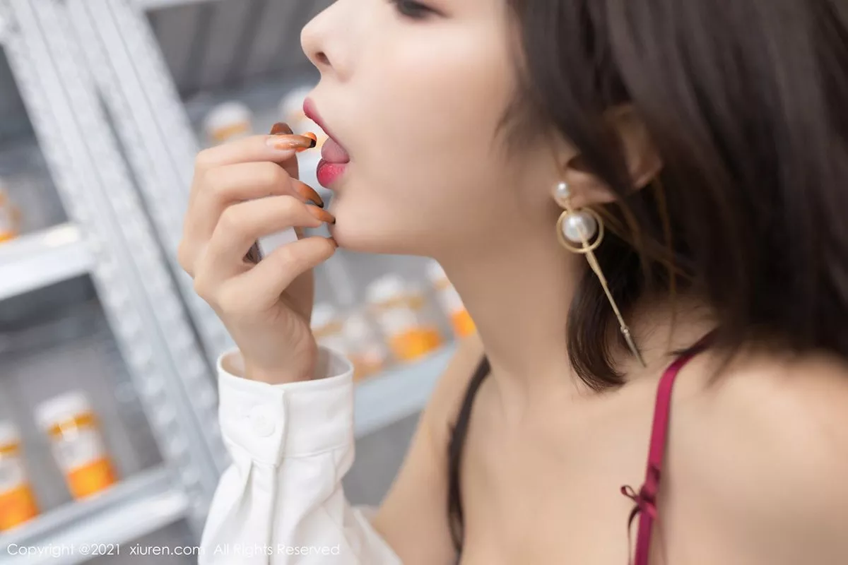 秀人集.com_[XiuRen秀人网]No.3079_嫩模陈小喵三亚旅拍实验室试药主题白大褂下开档肉丝裤袜诱惑写真71P