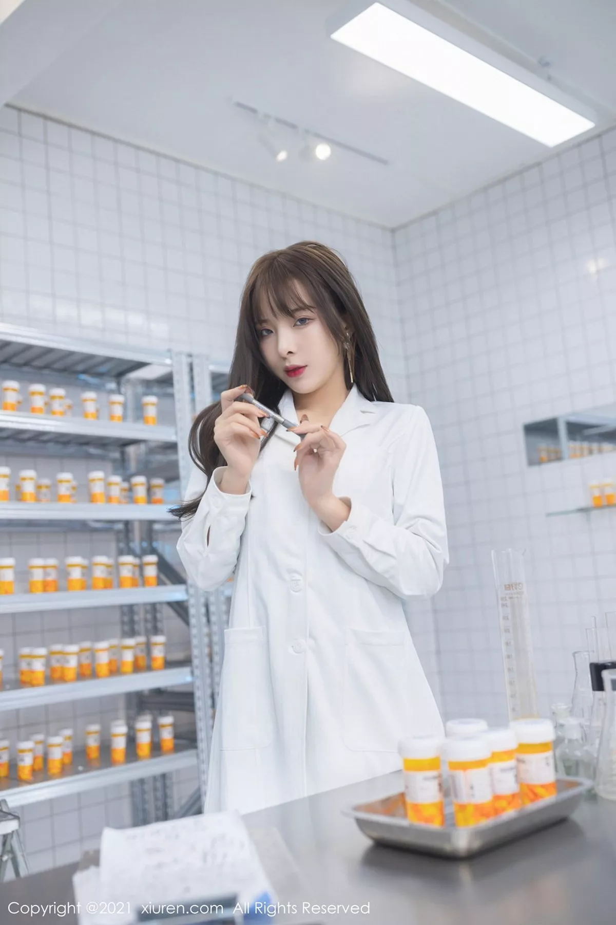 秀人集.com_[XiuRen秀人网]No.3079_嫩模陈小喵三亚旅拍实验室试药主题白大褂下开档肉丝裤袜诱惑写真71P