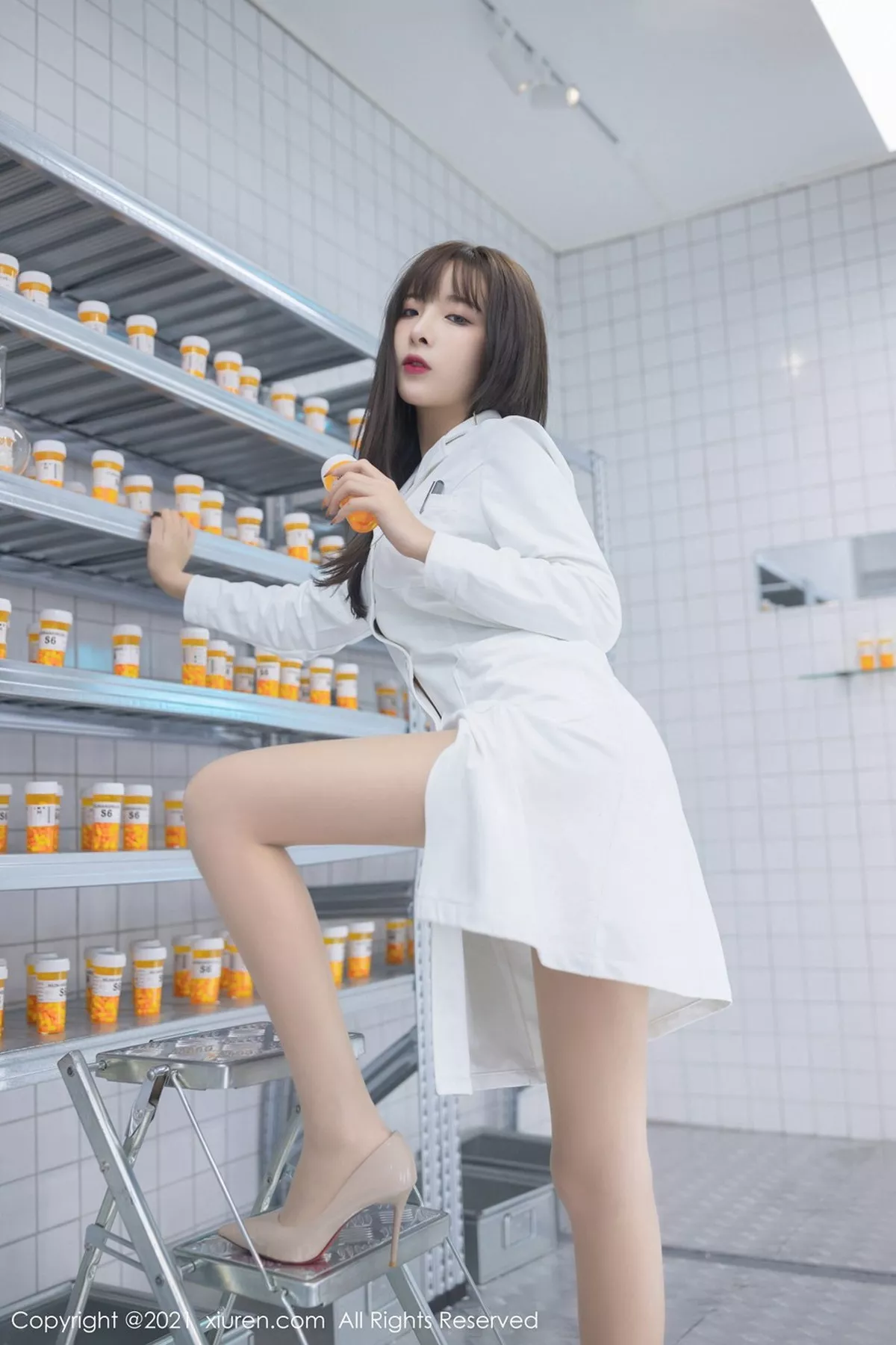 秀人集.com_[XiuRen秀人网]No.3079_嫩模陈小喵三亚旅拍实验室试药主题白大褂下开档肉丝裤袜诱惑写真71P
