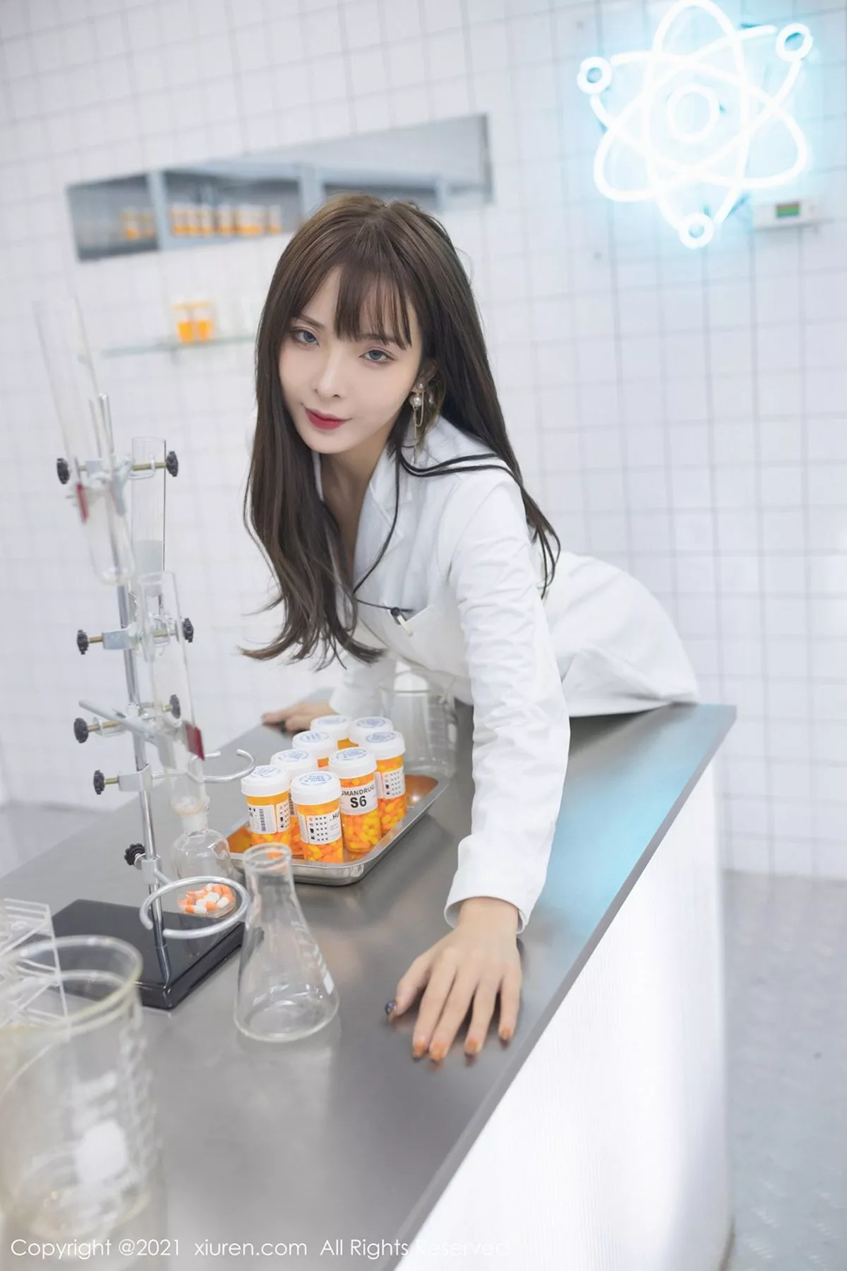 秀人集.com_[XiuRen秀人网]No.3079_嫩模陈小喵三亚旅拍实验室试药主题白大褂下开档肉丝裤袜诱惑写真71P