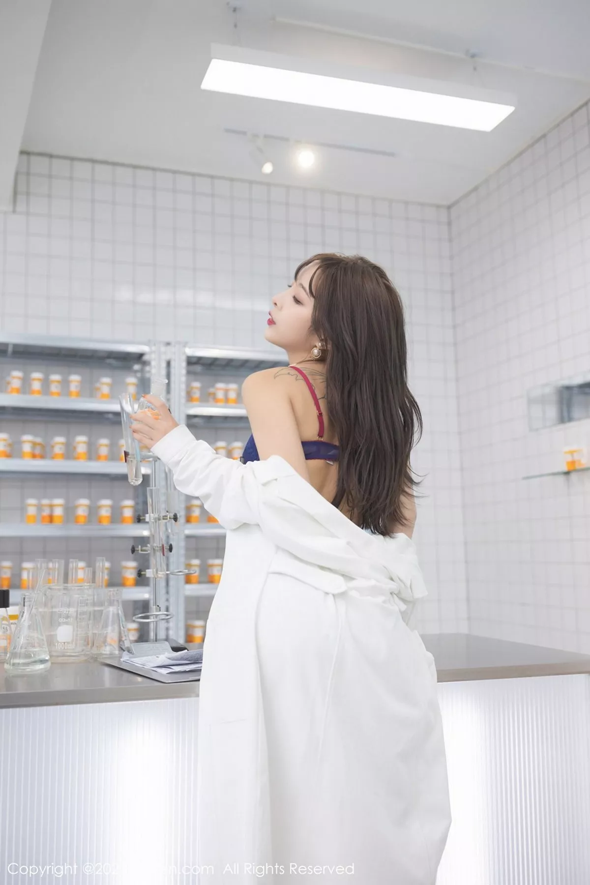 秀人集.com_[XiuRen秀人网]No.3079_嫩模陈小喵三亚旅拍实验室试药主题白大褂下开档肉丝裤袜诱惑写真71P