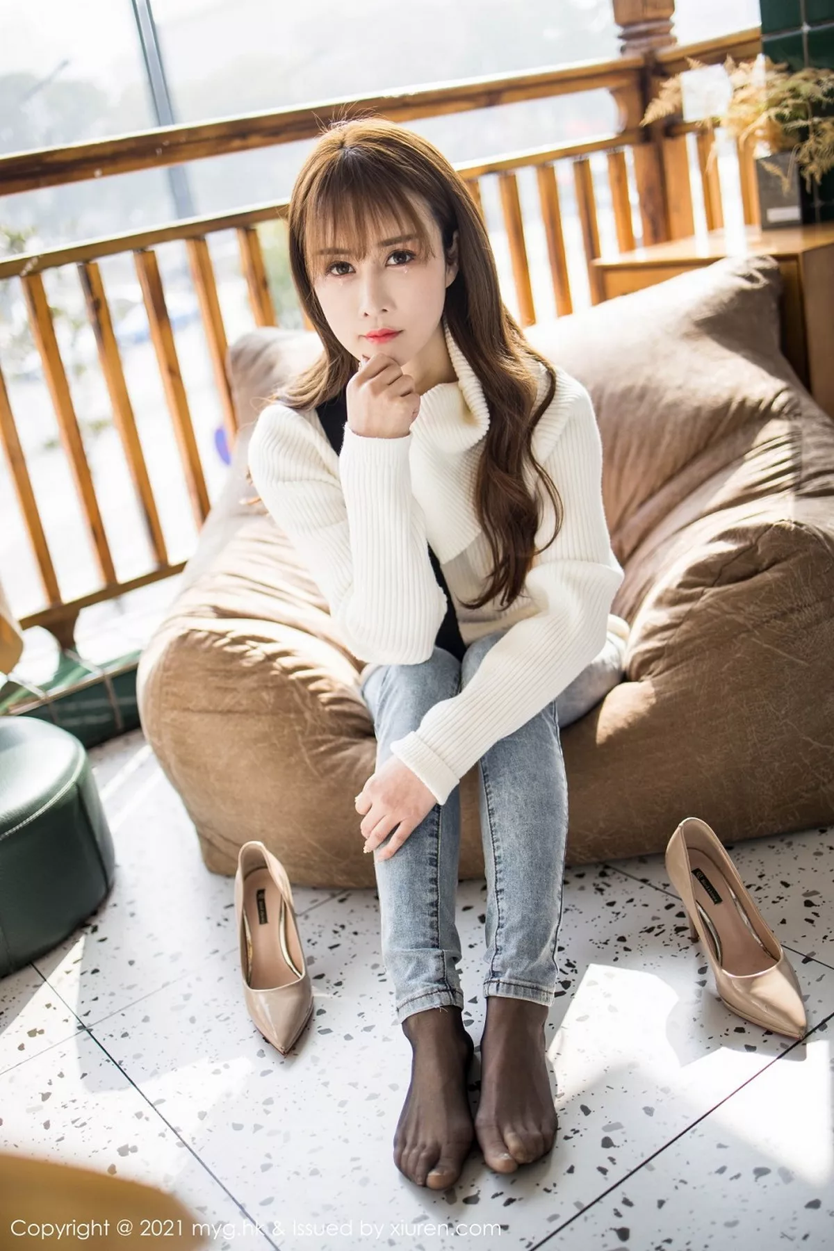 秀人集.com_[MyGirl美媛馆]Vol.487_嫩模小兜儿脱飒爽牛仔裤露无内黑丝裤袜秀翘臀极致魅惑写真78P