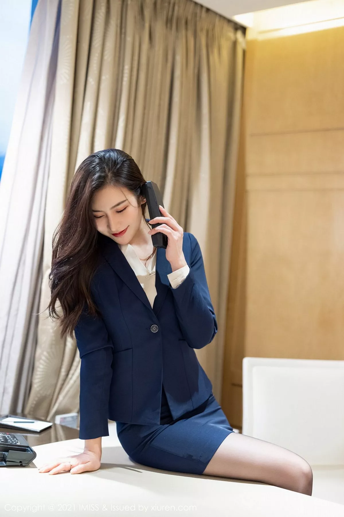 秀人集.com_[IMISS爱蜜社]Vol.549_气质美女Vanessa短裙下性感黑丝裤袜秀美腿迷人诱惑写真53P