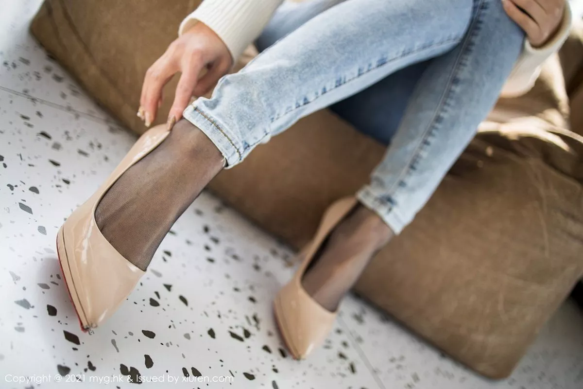 秀人集.com_[MyGirl美媛馆]Vol.487_嫩模小兜儿脱飒爽牛仔裤露无内黑丝裤袜秀翘臀极致魅惑写真78P