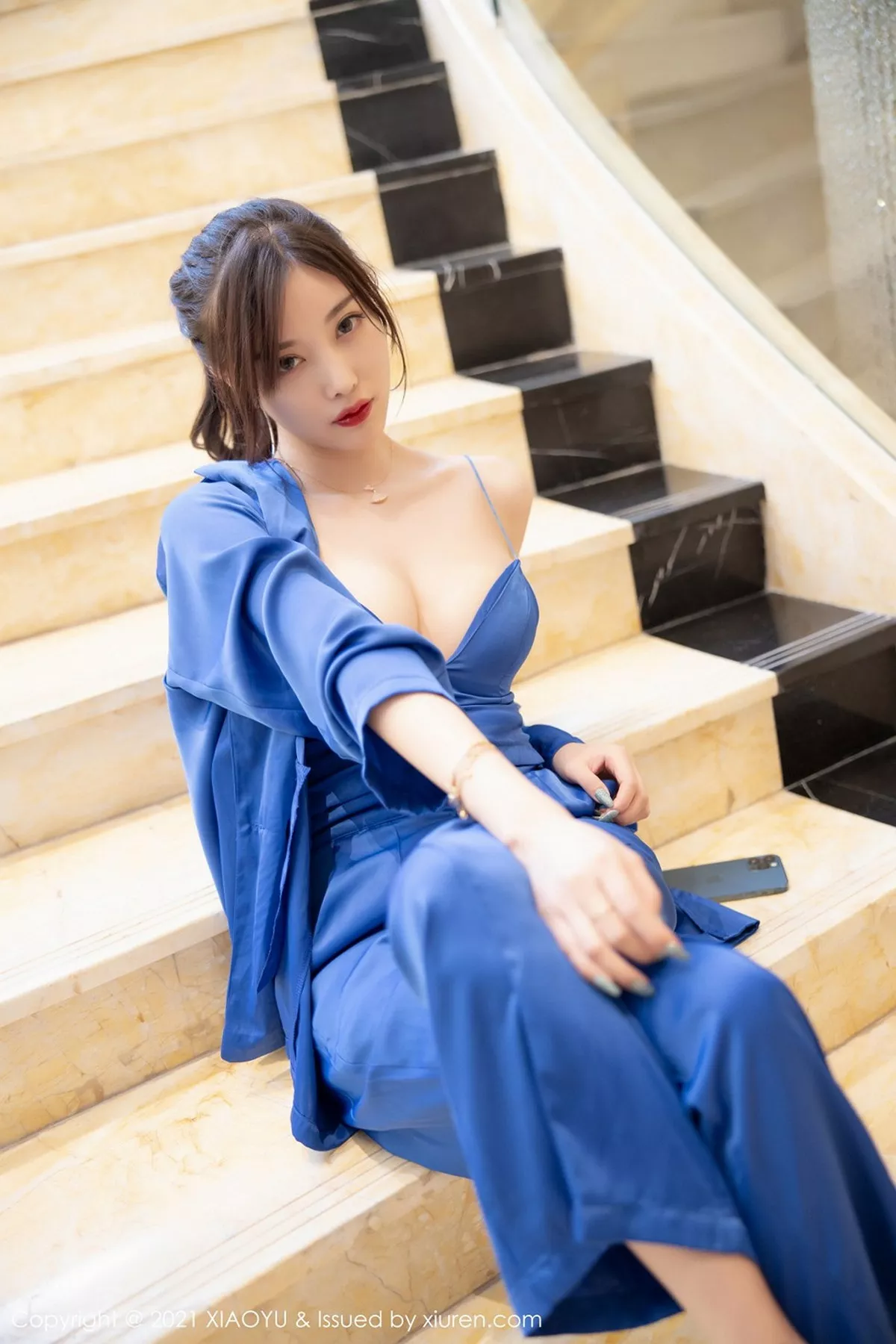 秀人集.com_[XiaoYu画语界]Vol.467_女神杨晨晨sugar私房旅拍蓝色西装下丝质吊带配蕾丝内裤诱惑写真98P