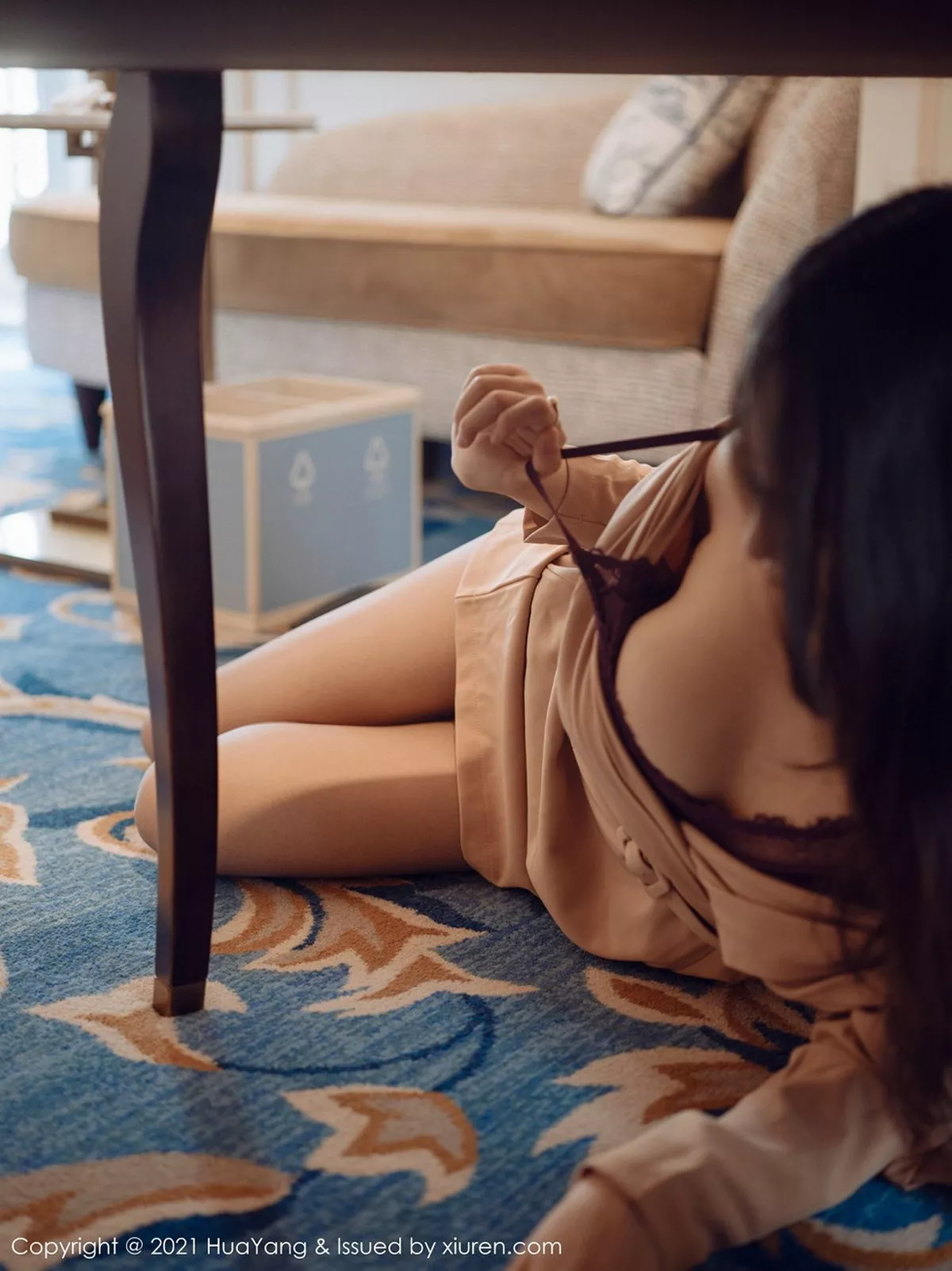 秀人集.com_[HuaYang花漾]Vol.364_丽质美人玥儿玥er厦门旅拍暖色调服饰配肉丝裤袜诱惑写真62P