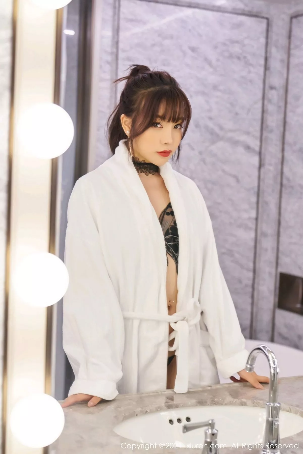 秀人集.com_[XiuRen秀人网]No.3016_女神芝芝Booty私房蝴蝶情趣蕾丝内衣缕空秀火辣身材诱惑写真51P