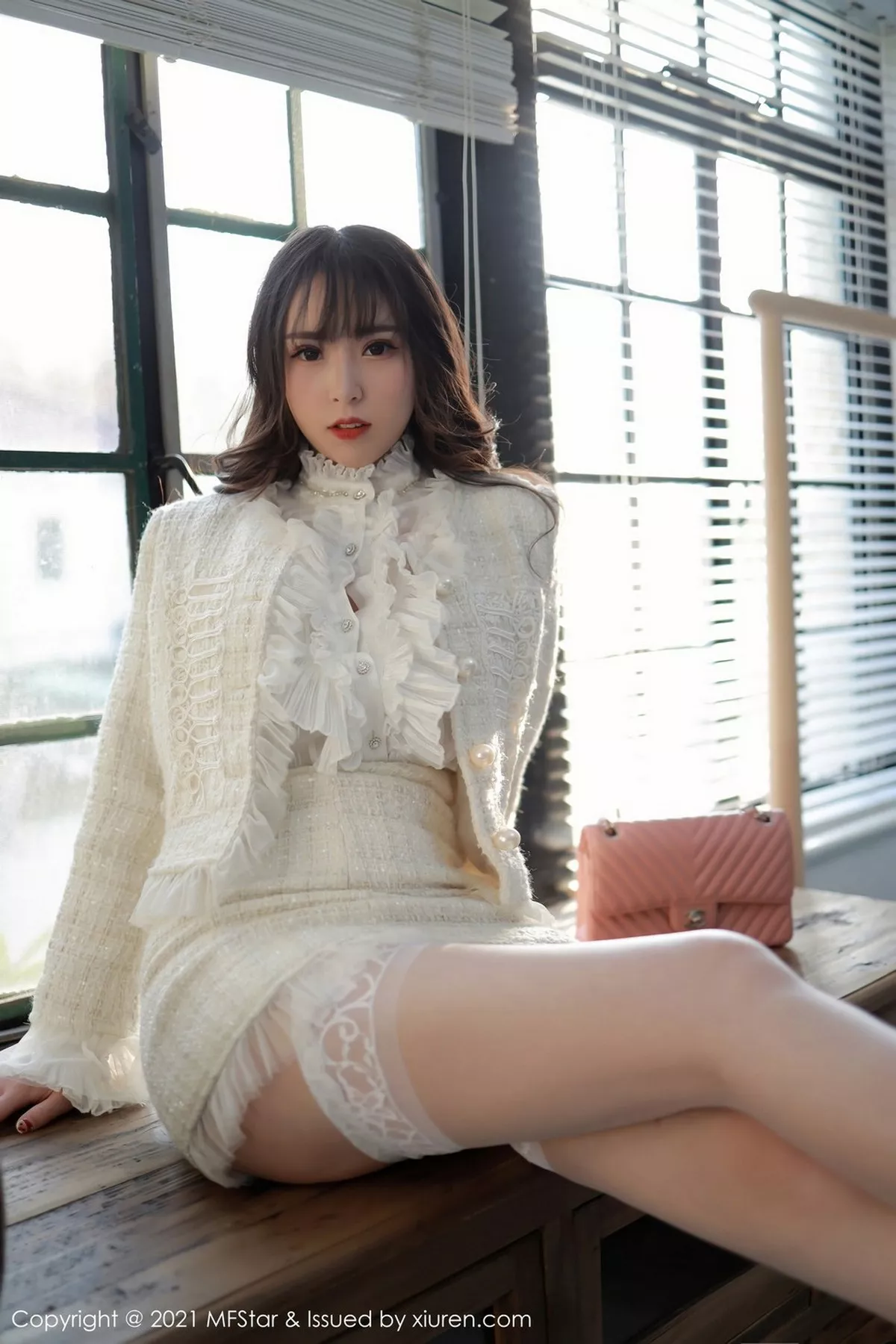 秀人集.com_[MFStar模范学院]Vol.442_嫩模小波多私房真空透视服饰配白色蕾丝袜完美诱惑写真49P