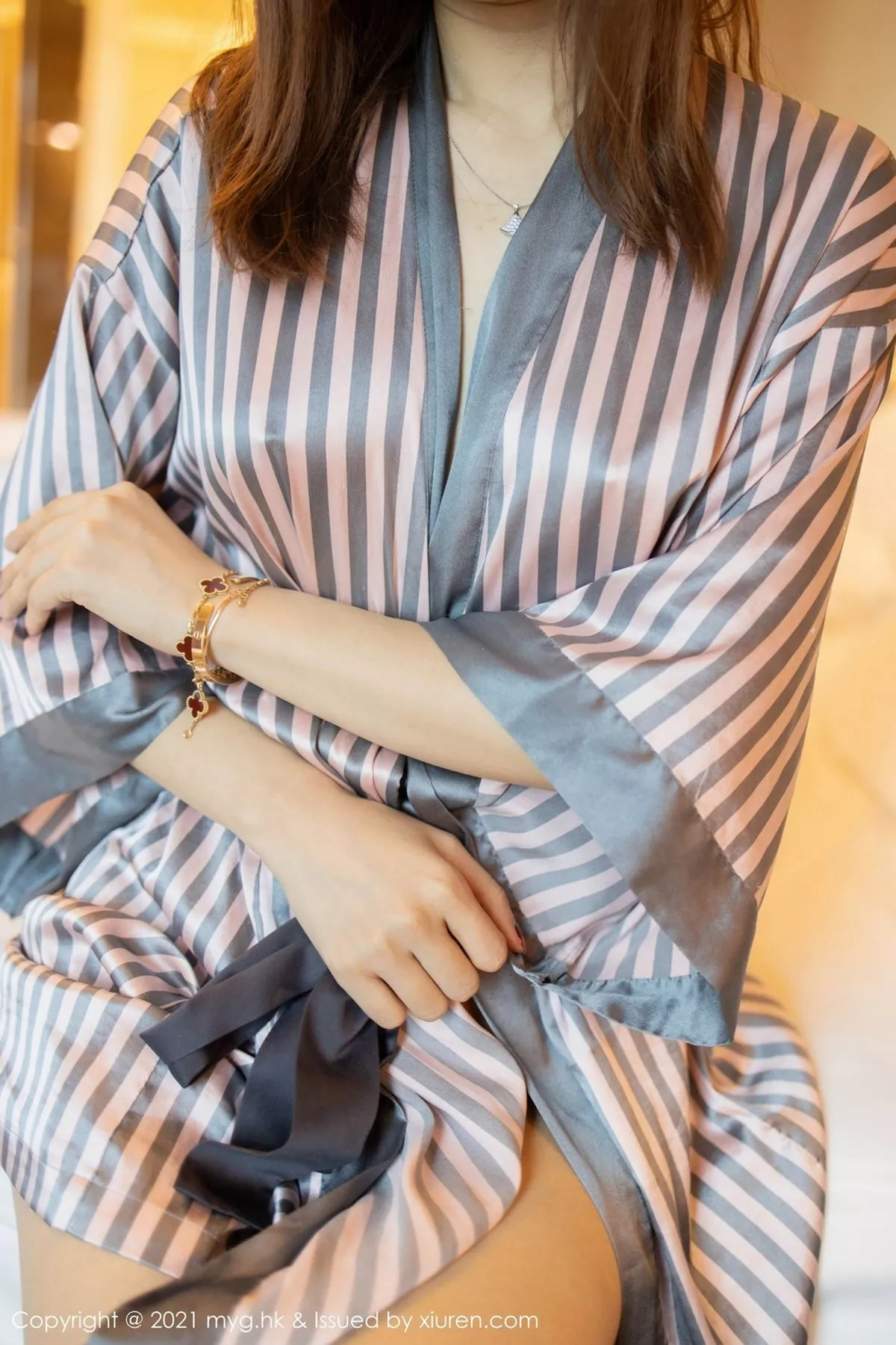 秀人集.com_[MyGirl美媛馆]Vol.481_女神Carina梦绮私房浅裹轻透睡衣半撩露豪乳翘臀诱惑写真90P