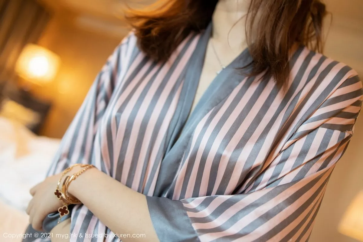 秀人集.com_[MyGirl美媛馆]Vol.481_女神Carina梦绮私房浅裹轻透睡衣半撩露豪乳翘臀诱惑写真90P