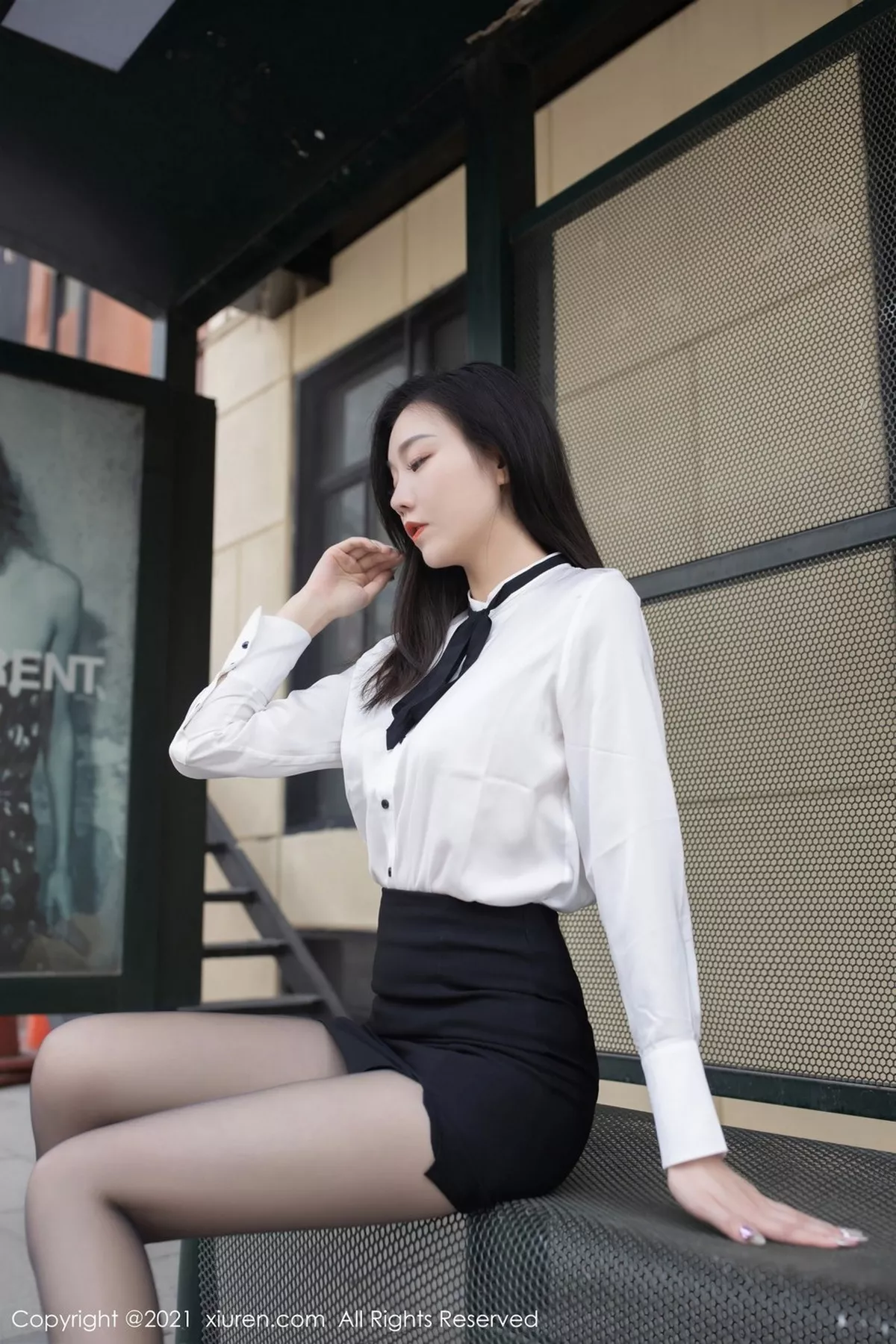 秀人集.com_[XiuRen秀人网]No.3020_嫩模安然Maleah末班大巴车主题开档黑丝裤袜秀翘臀美腿写真68P