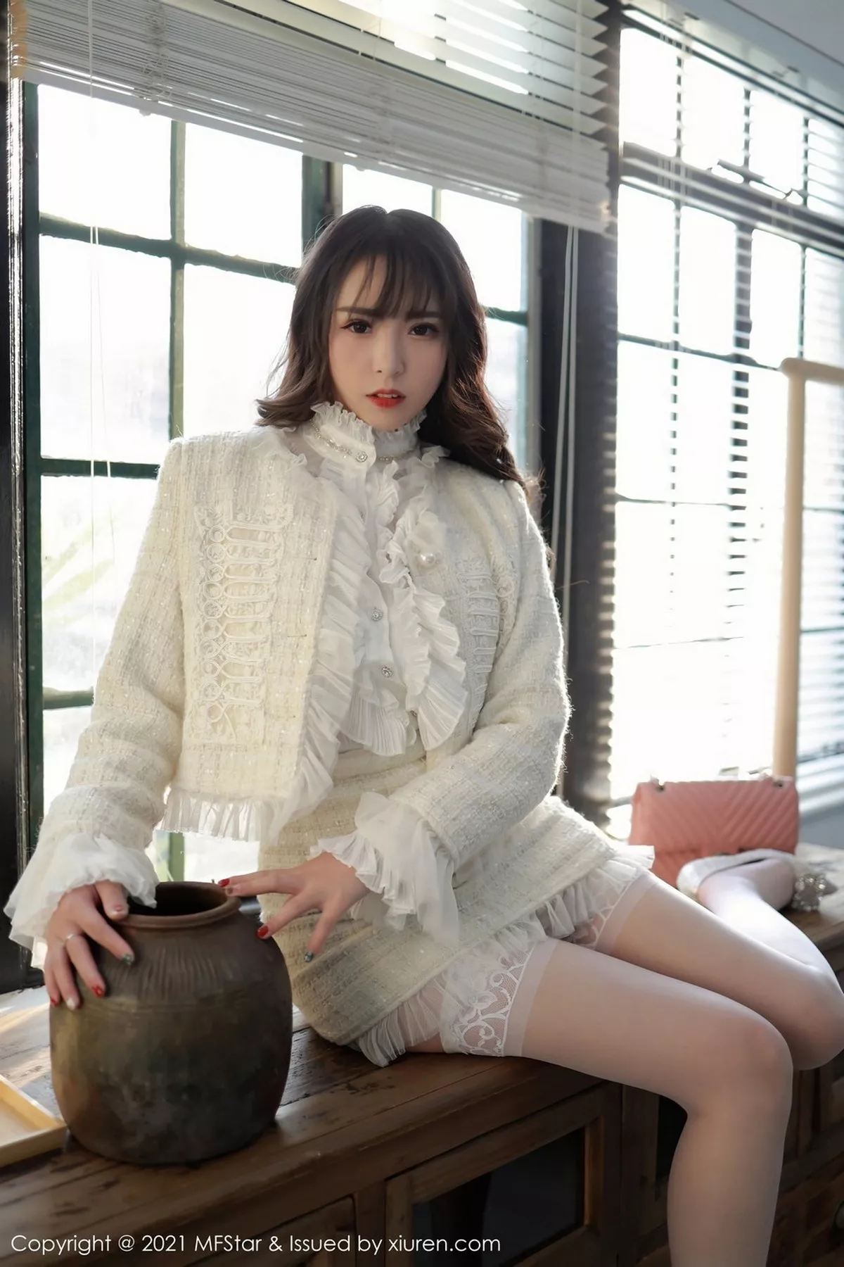 秀人集.com_[MFStar模范学院]Vol.442_嫩模小波多私房真空透视服饰配白色蕾丝袜完美诱惑写真49P