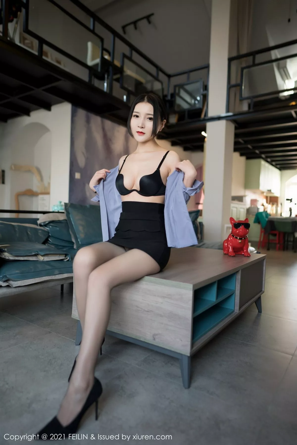 秀人集.com_[FeiLin嗲囡囡]VOL.369_嫩模林煊煊职场秘书OL制服脱衬衣露性感黑色内衣诱惑写真44P