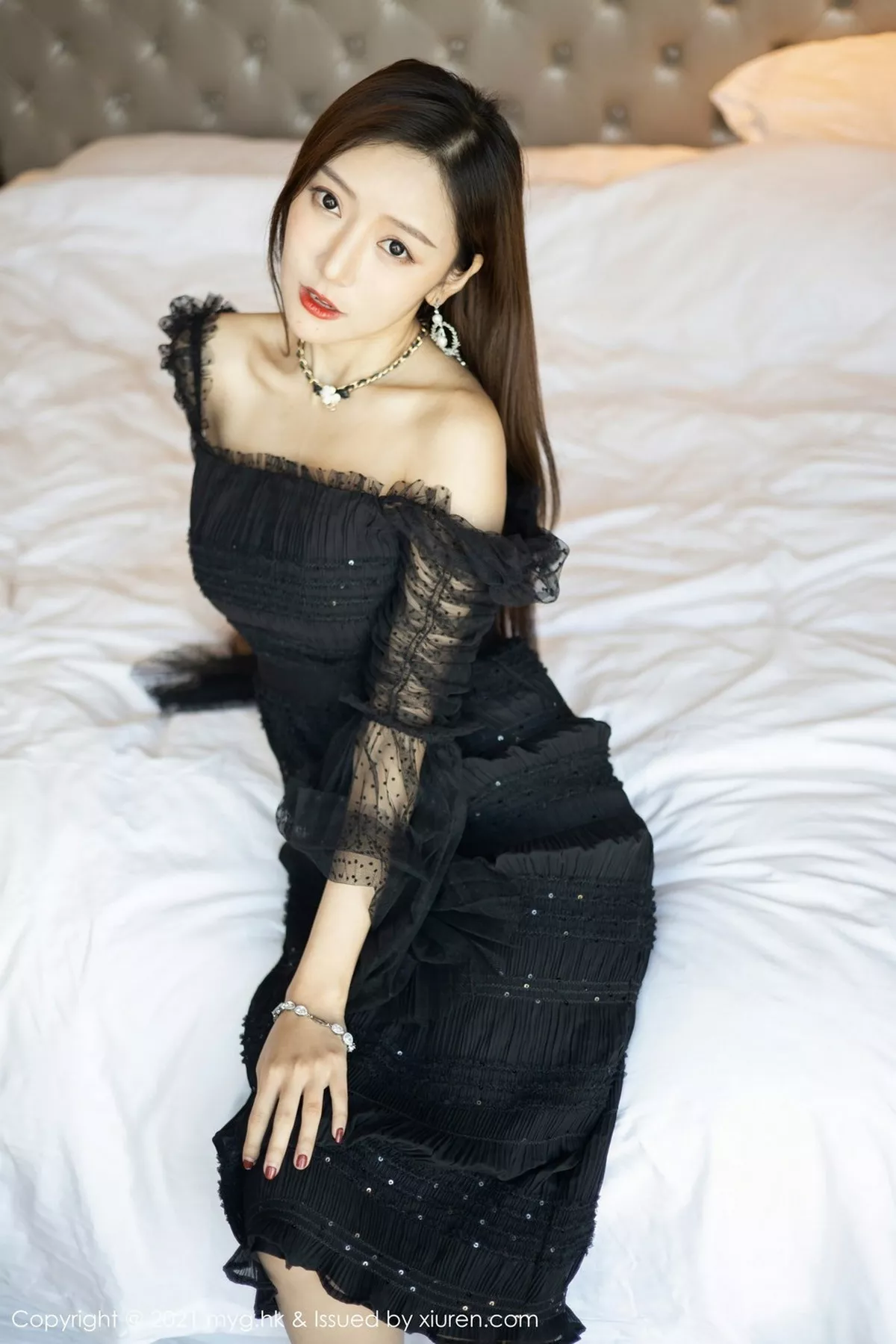 秀人集.com_[MyGirl美媛馆]Vol.482_女神王馨瑶yanni古韵旗袍+粉色华丽礼裙秀完美身材诱惑写真63P